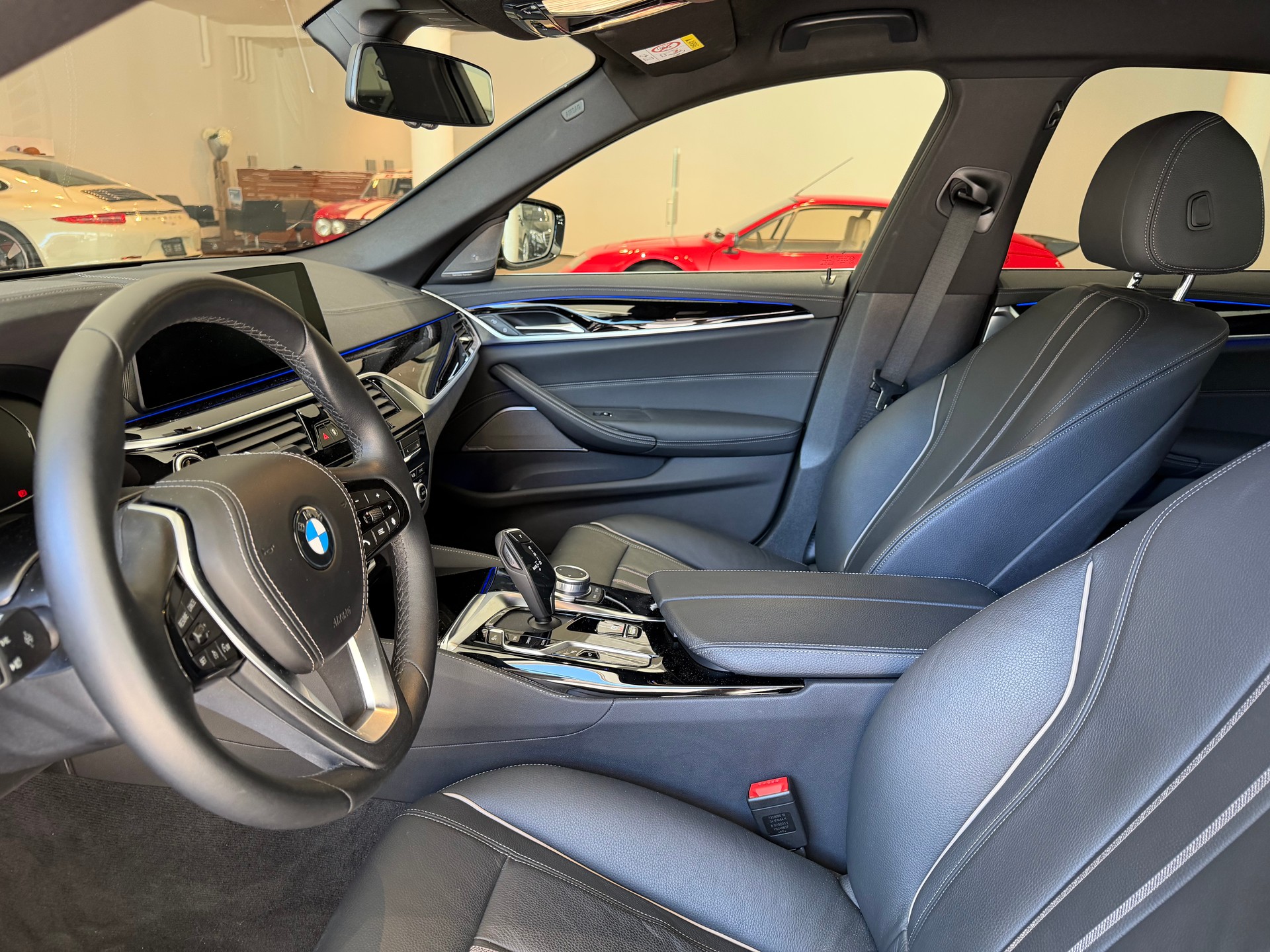 BMW 530i xDrive 48V Luxury Line Steptronic-image-5