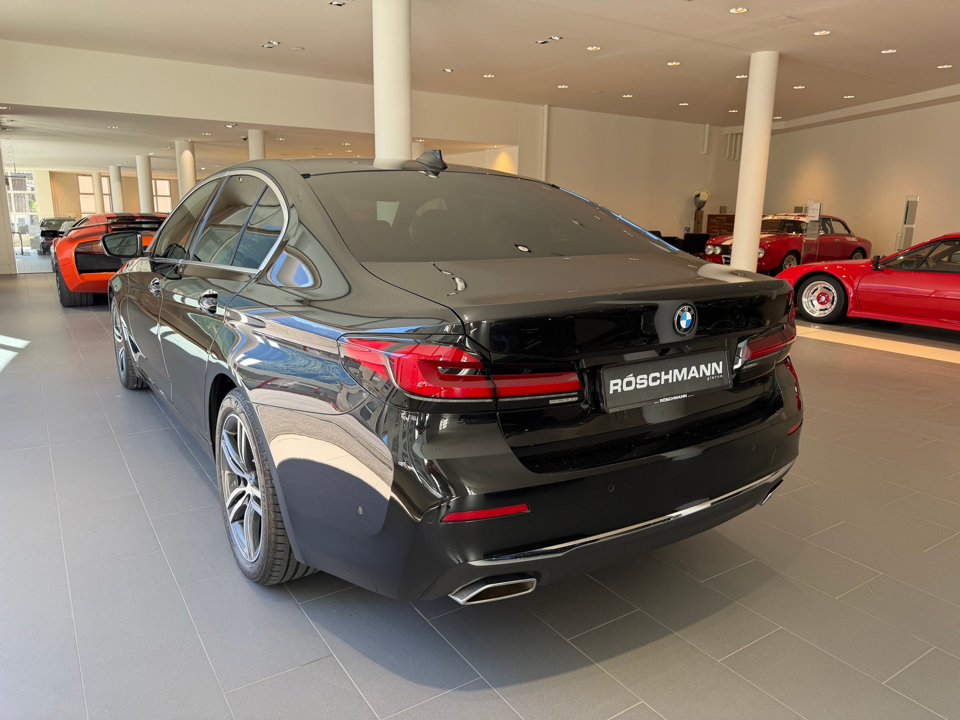 BMW 530i xDrive 48V Luxury Line Steptronic-image-4
