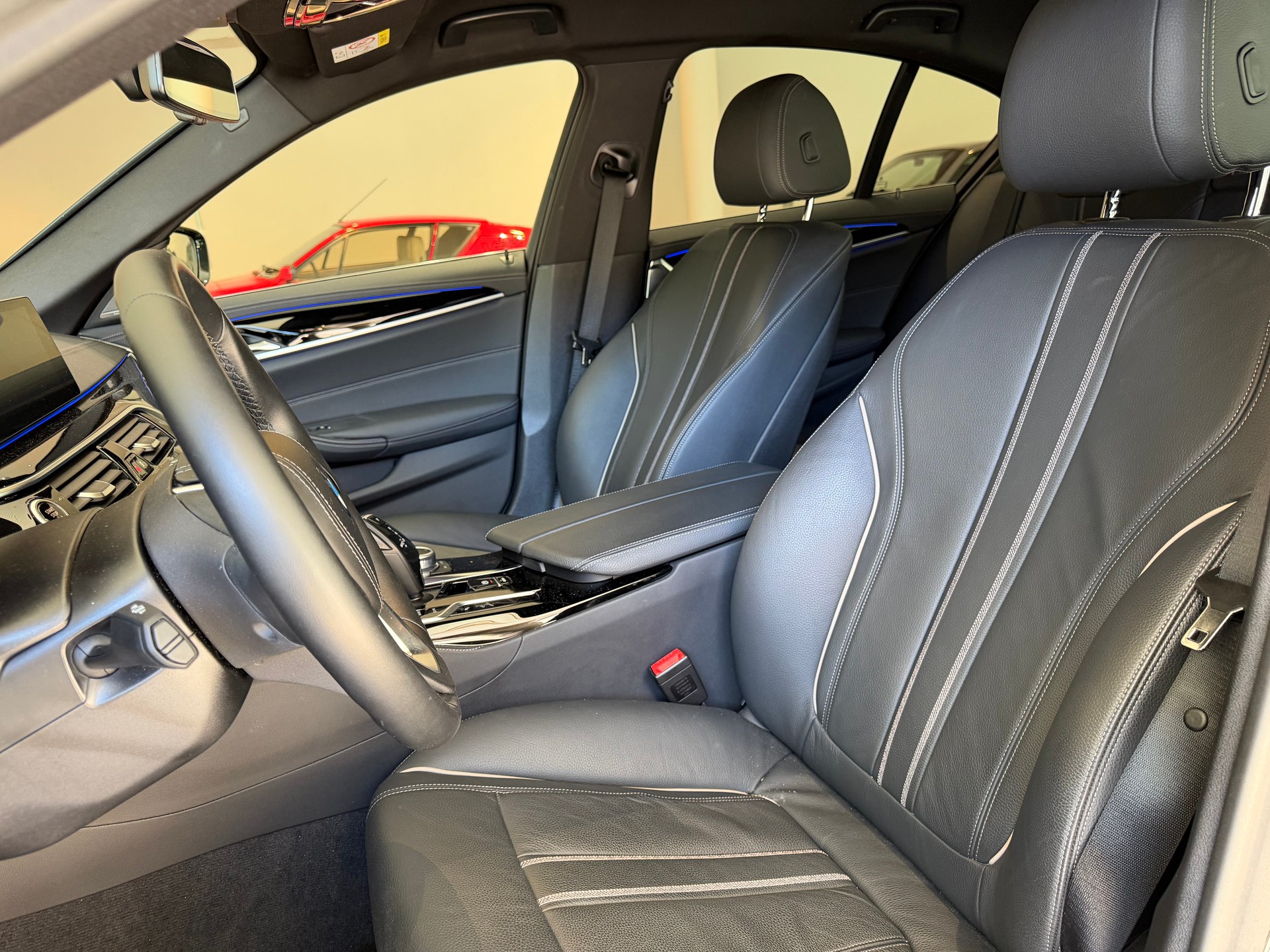 BMW 530i xDrive 48V Luxury Line Steptronic-image-7