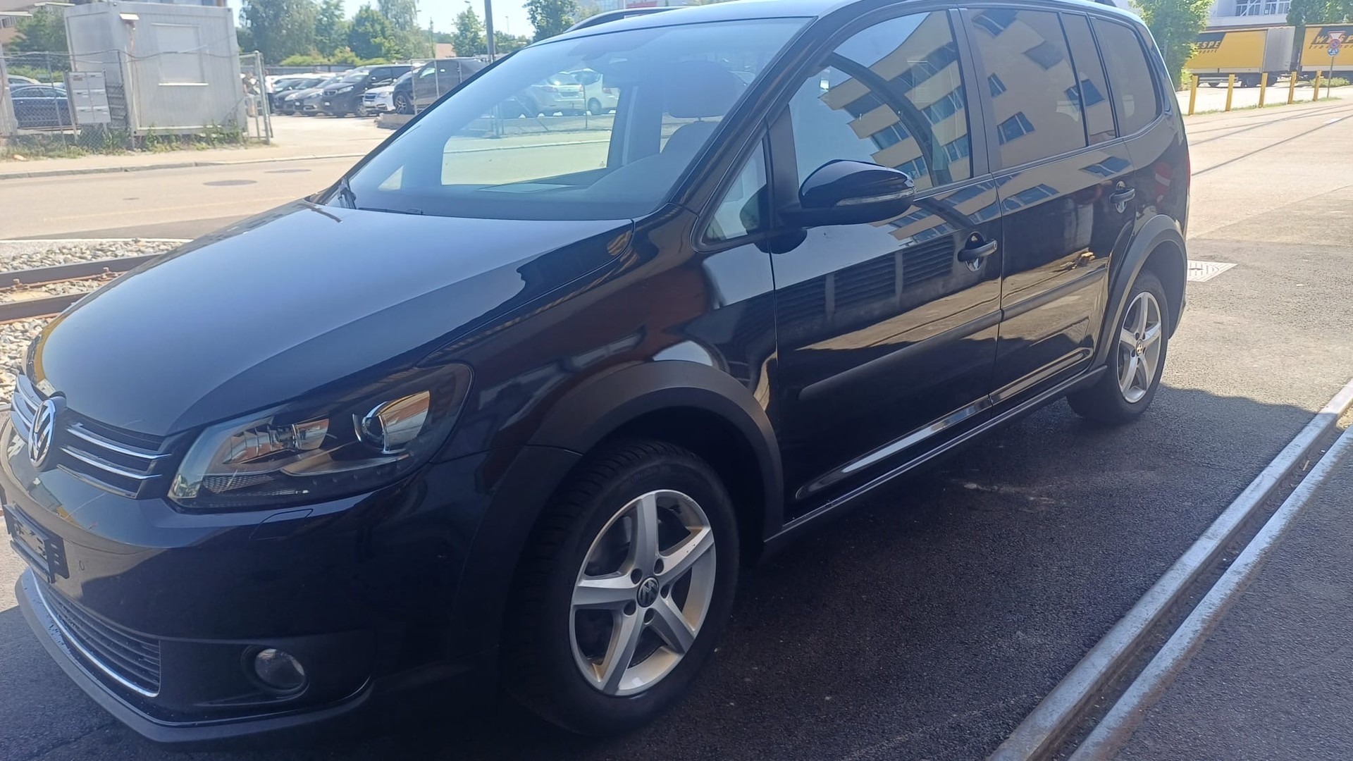 VW CrossTouran 1.4 TSI DSG-image-1