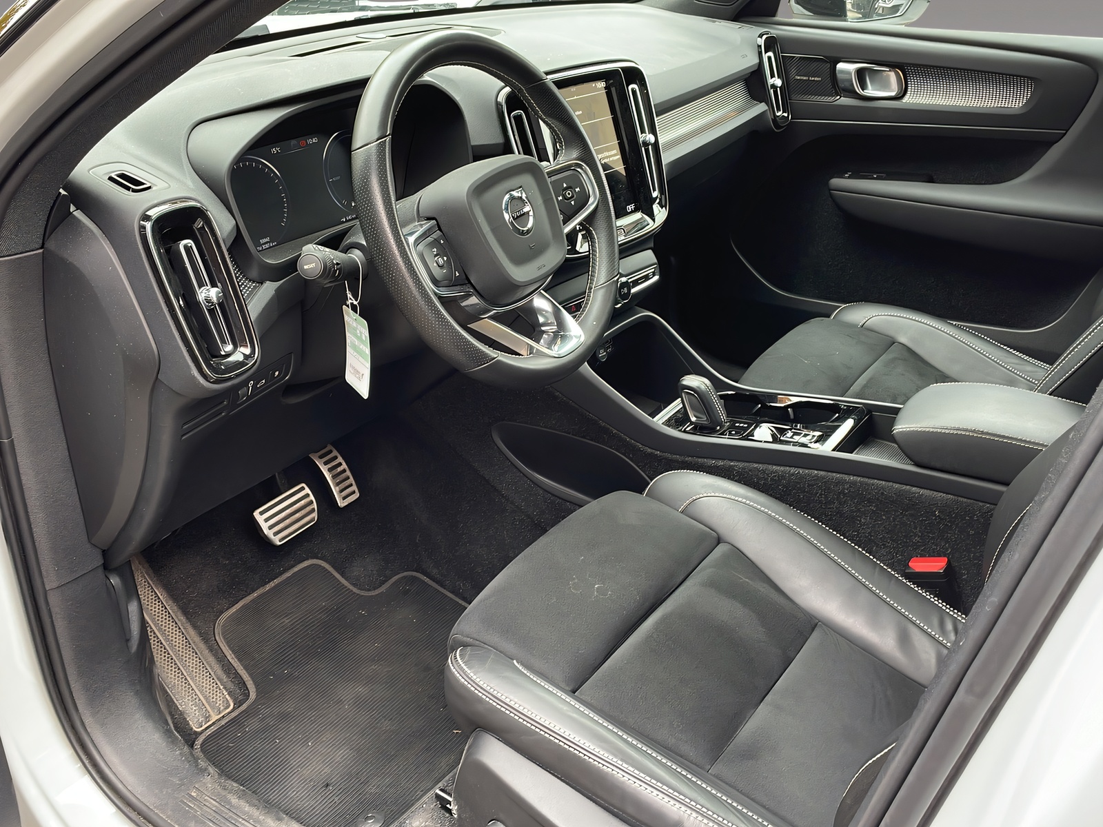 VOLVO XC40 T5 TwE R-Design DCT-image-9