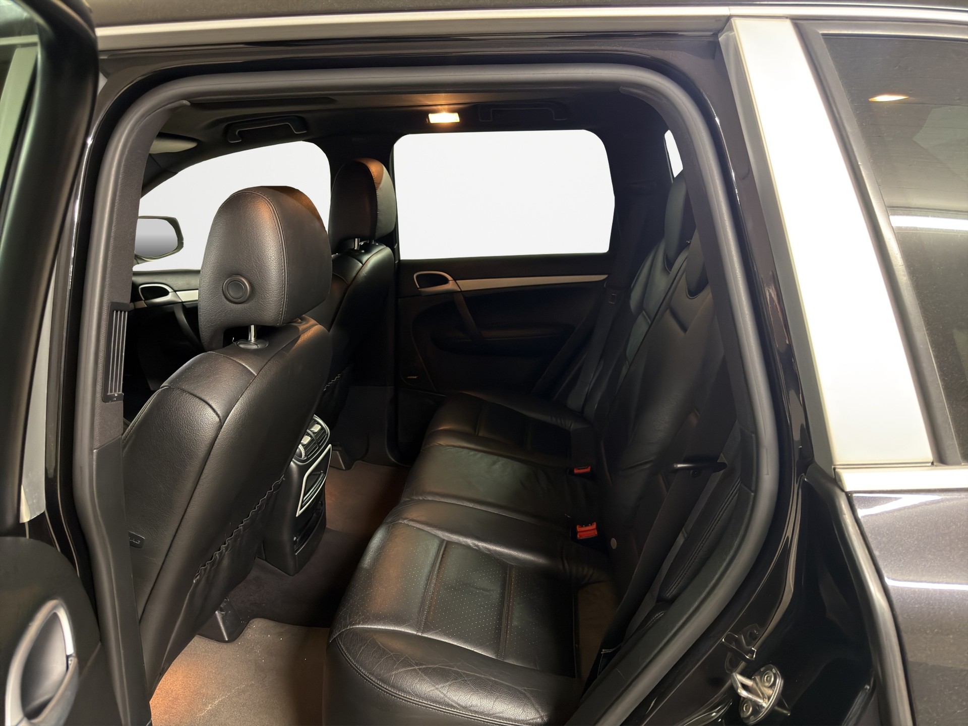 PORSCHE Cayenne S-image-12