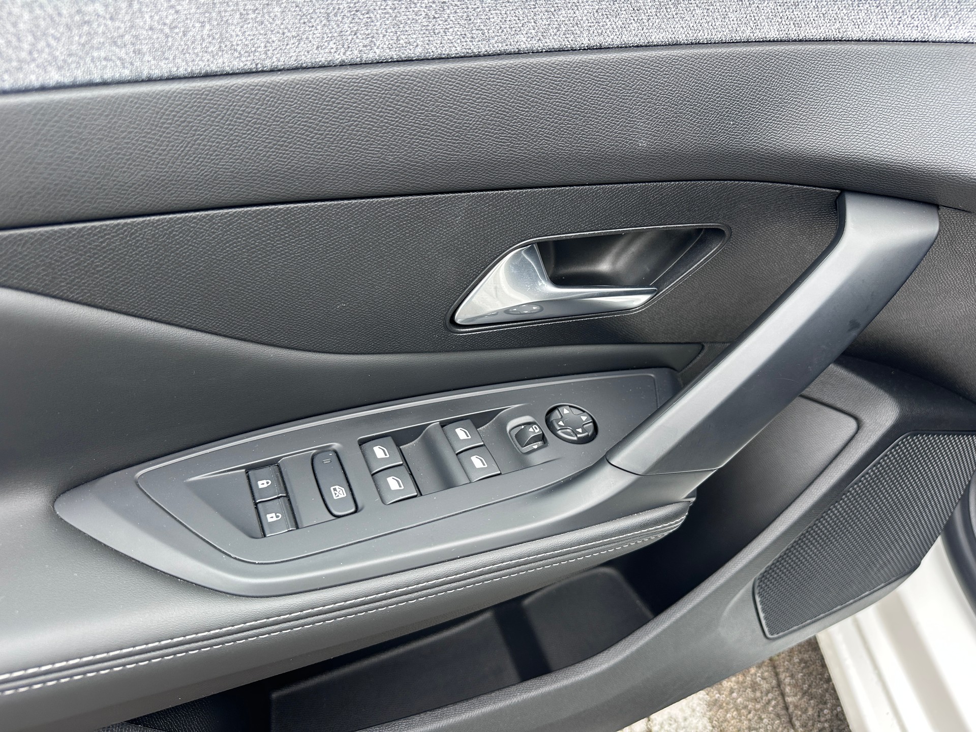 PEUGEOT 308 SW 1.5 BlueHDI Allure EAT8-image-13