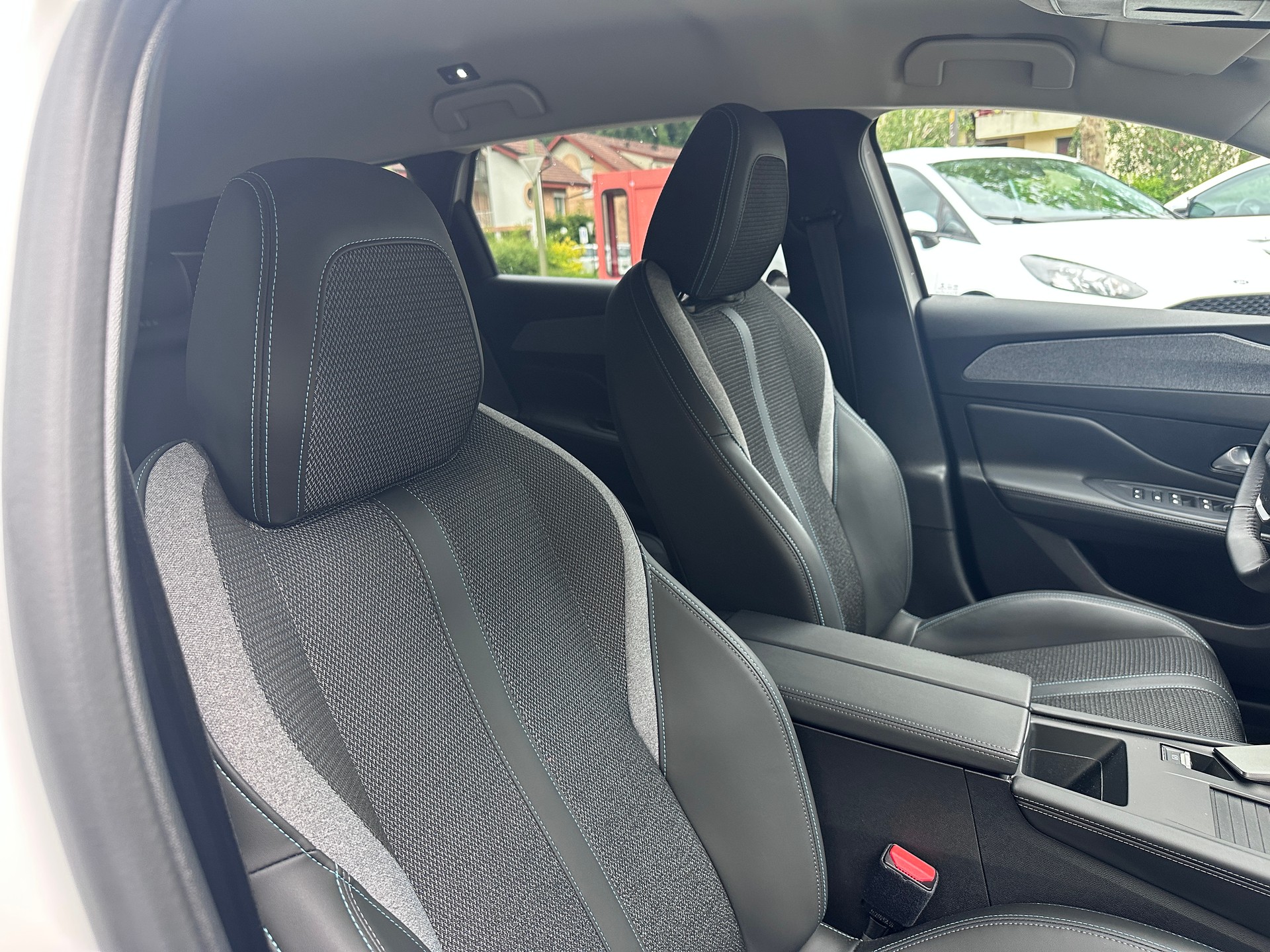 PEUGEOT 308 SW 1.5 BlueHDI Allure EAT8-image-15