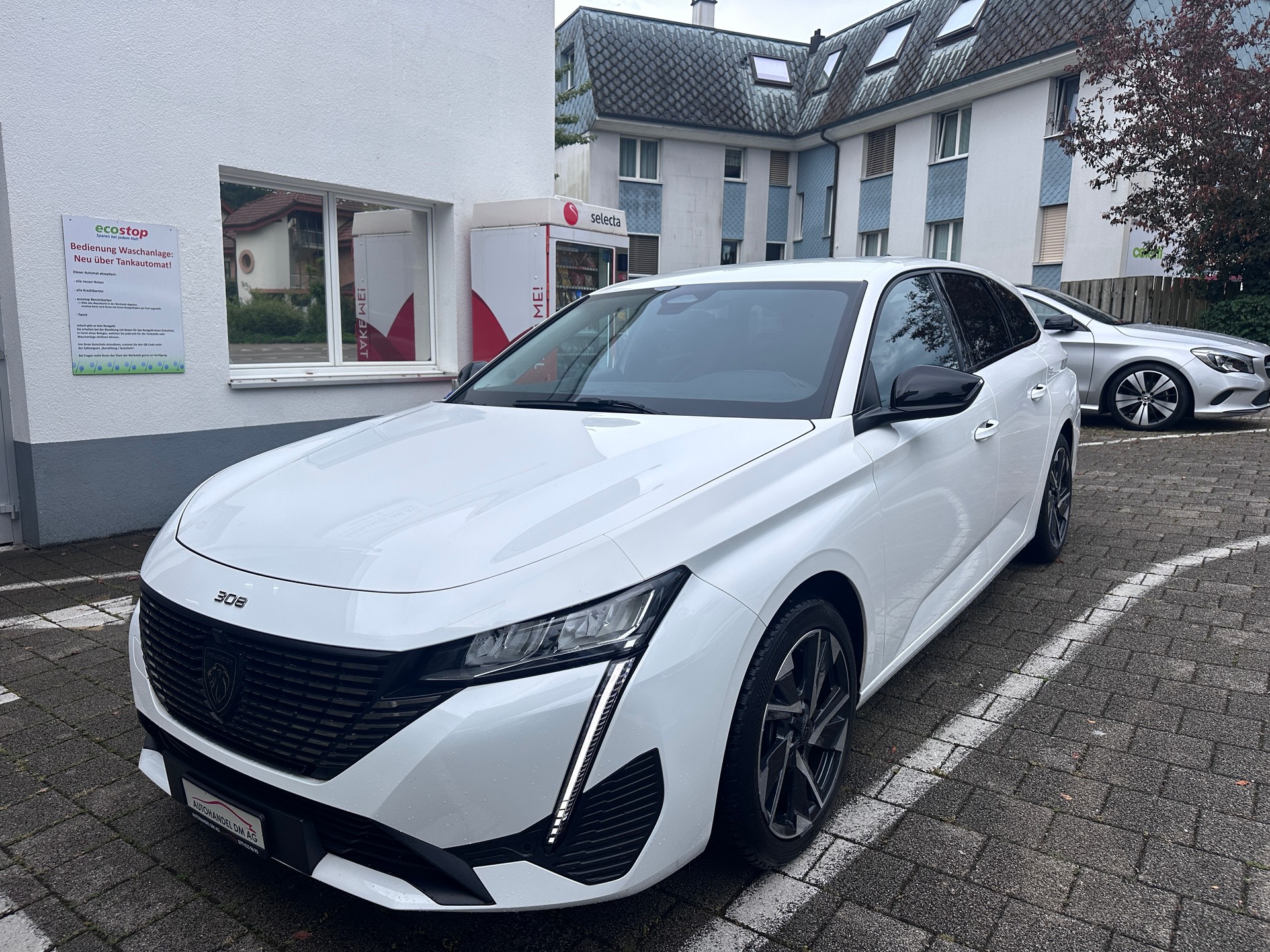 PEUGEOT 308 SW 1.5 BlueHDI Allure EAT8-showroom-element-1
