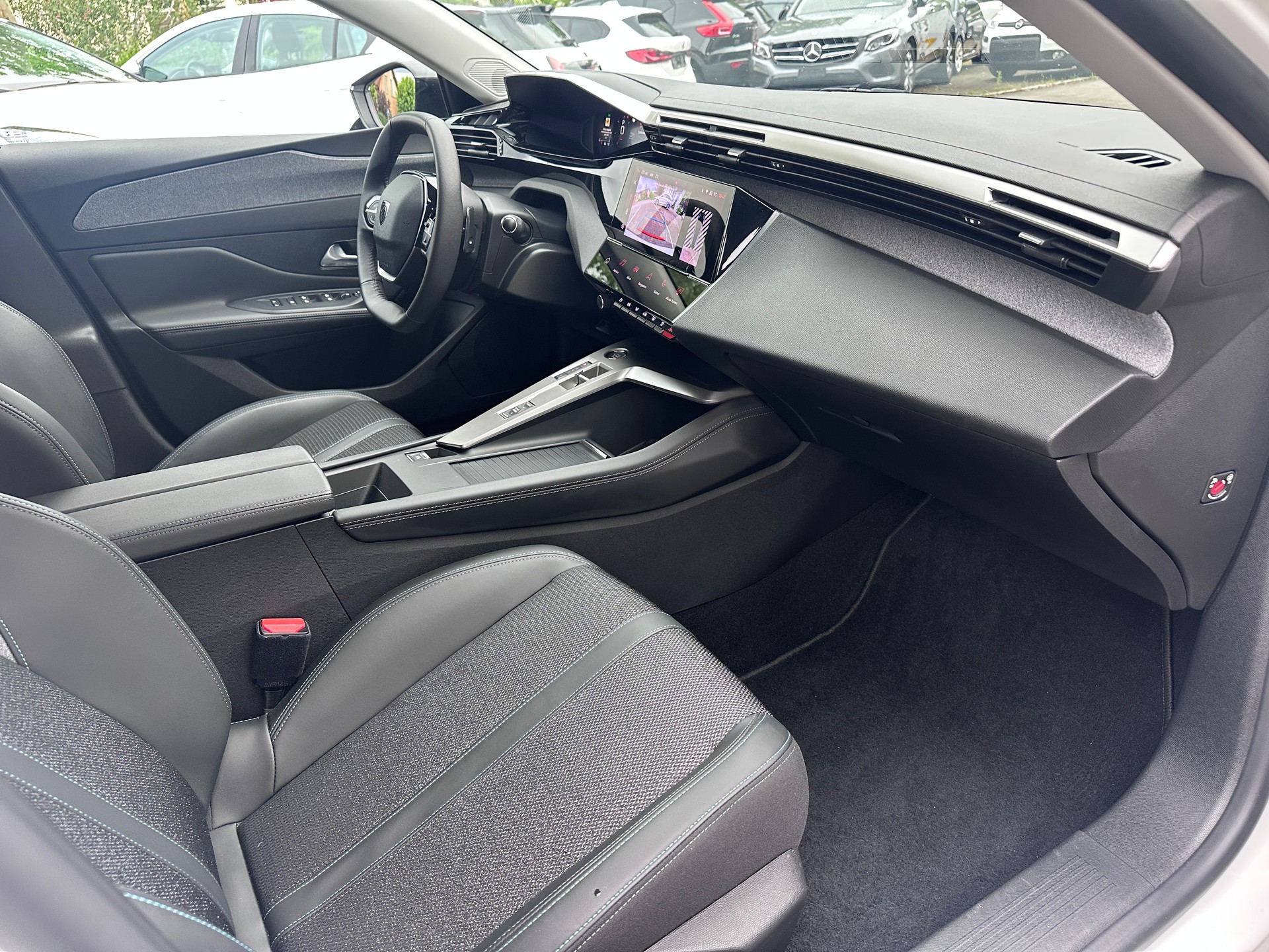 PEUGEOT 308 SW 1.5 BlueHDI Allure EAT8-image-14