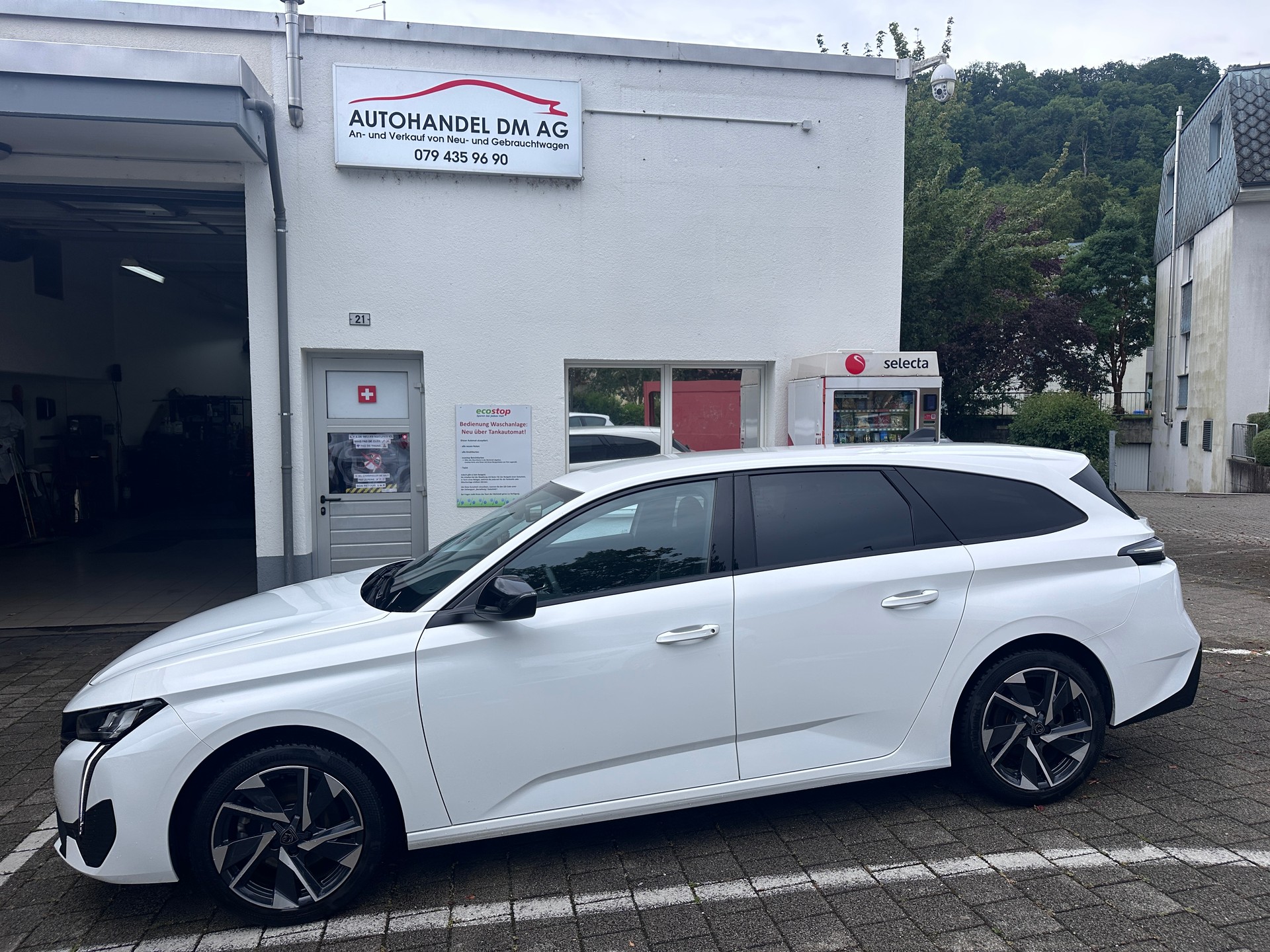 PEUGEOT 308 SW 1.5 BlueHDI Allure EAT8-showroom-element-2