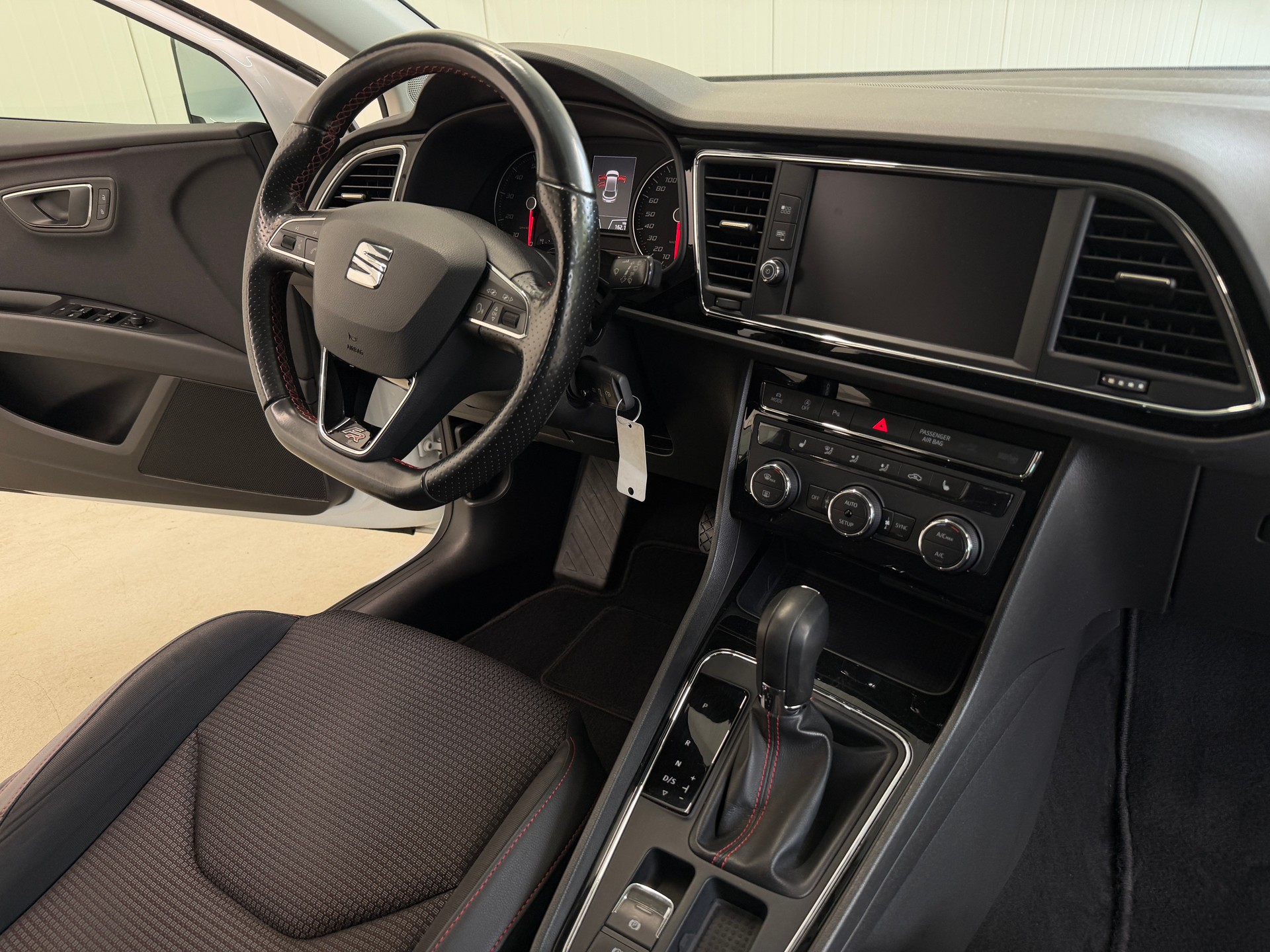 SEAT Leon 1.4 TSI FR DSG-image-18