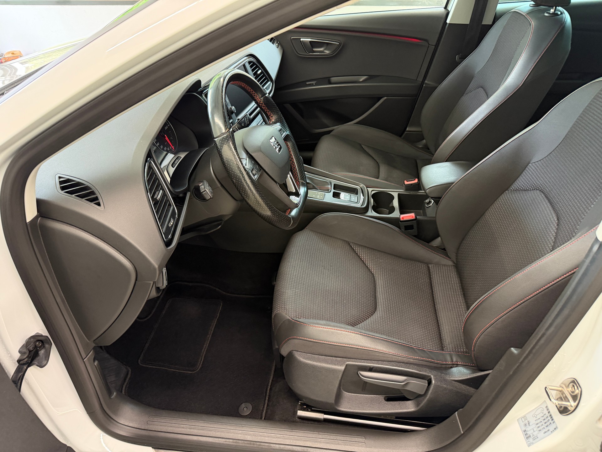 SEAT Leon 1.4 TSI FR DSG-image-11