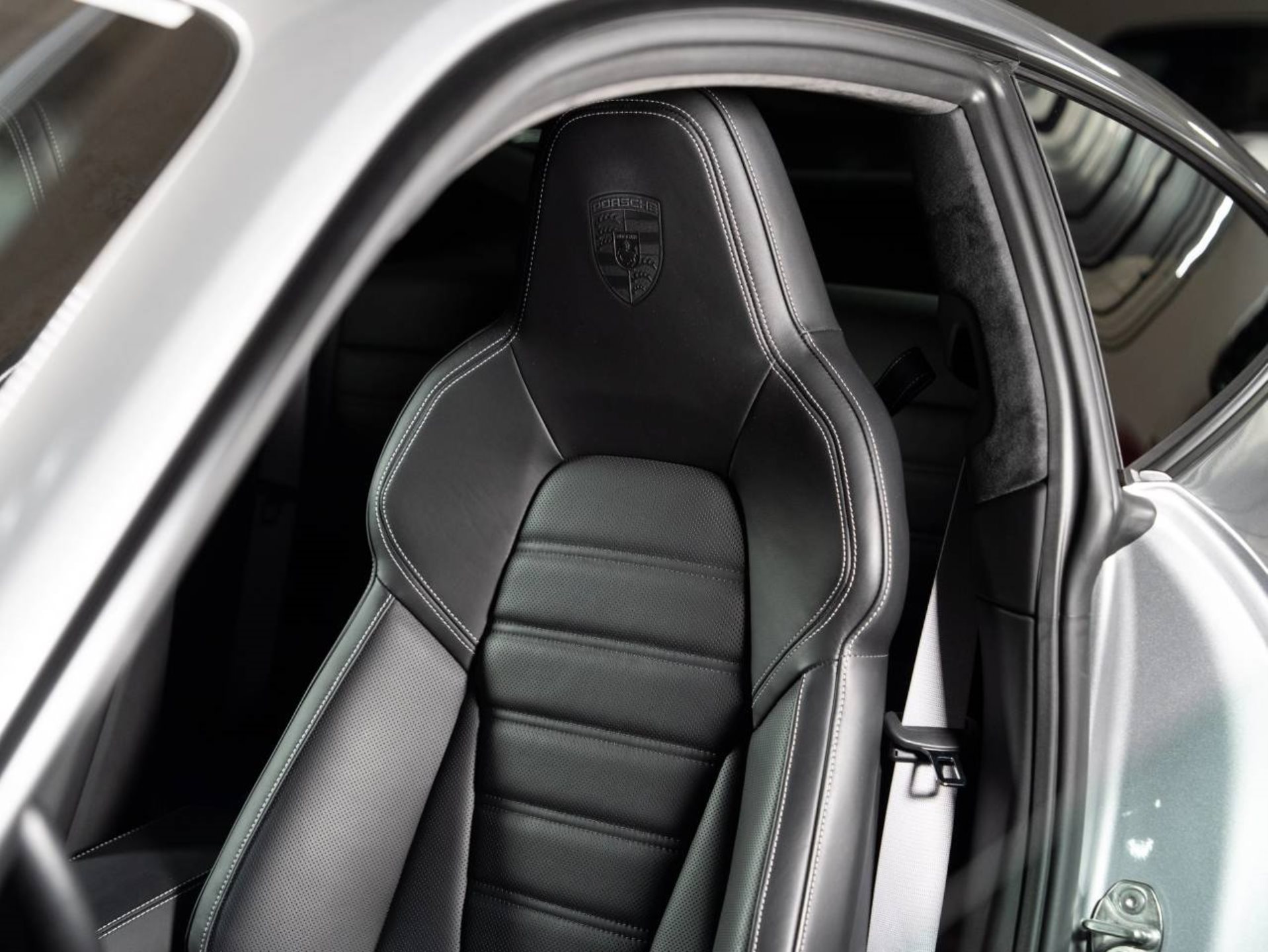 PORSCHE 911 Turbo S-image-22