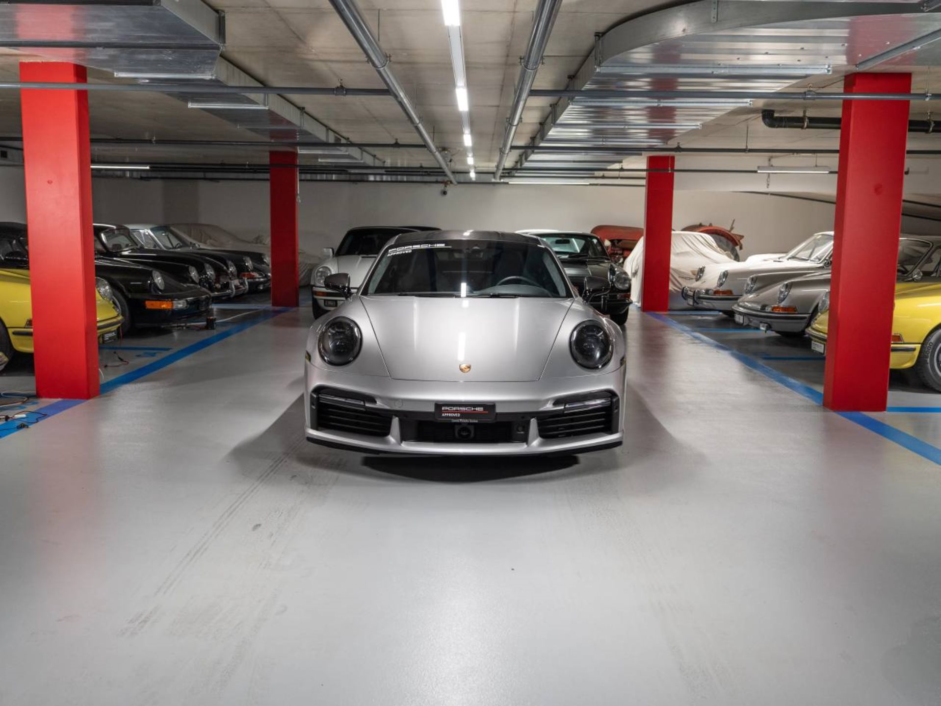 PORSCHE 911 Turbo S-showroom-element-1