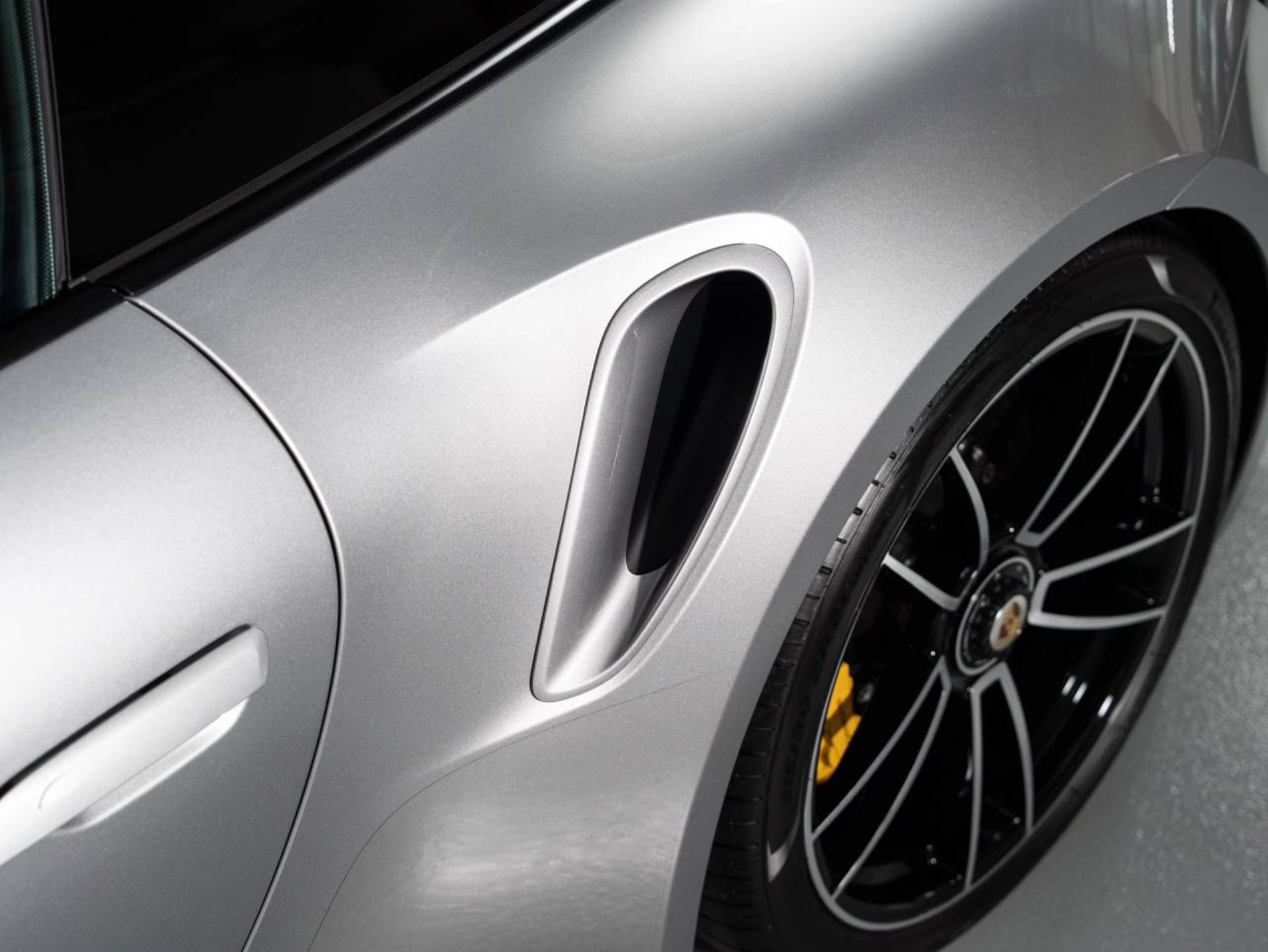 PORSCHE 911 Turbo S-image-10