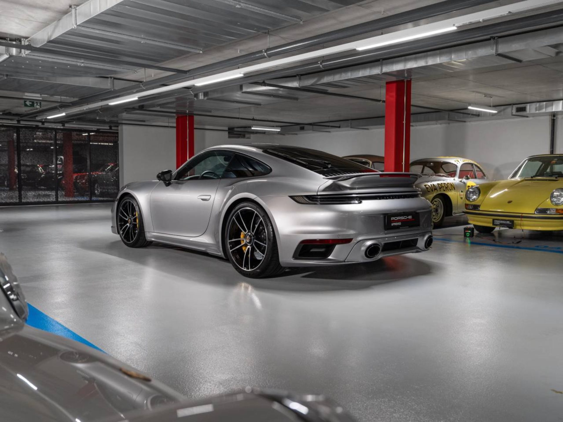 PORSCHE 911 Turbo S-image-5