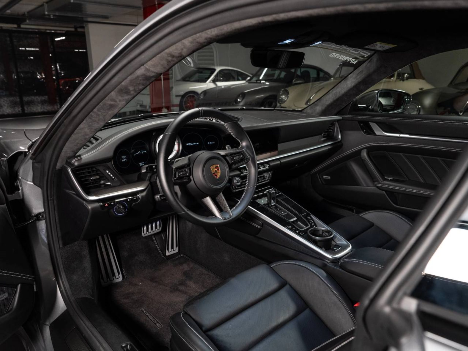PORSCHE 911 Turbo S-image-11
