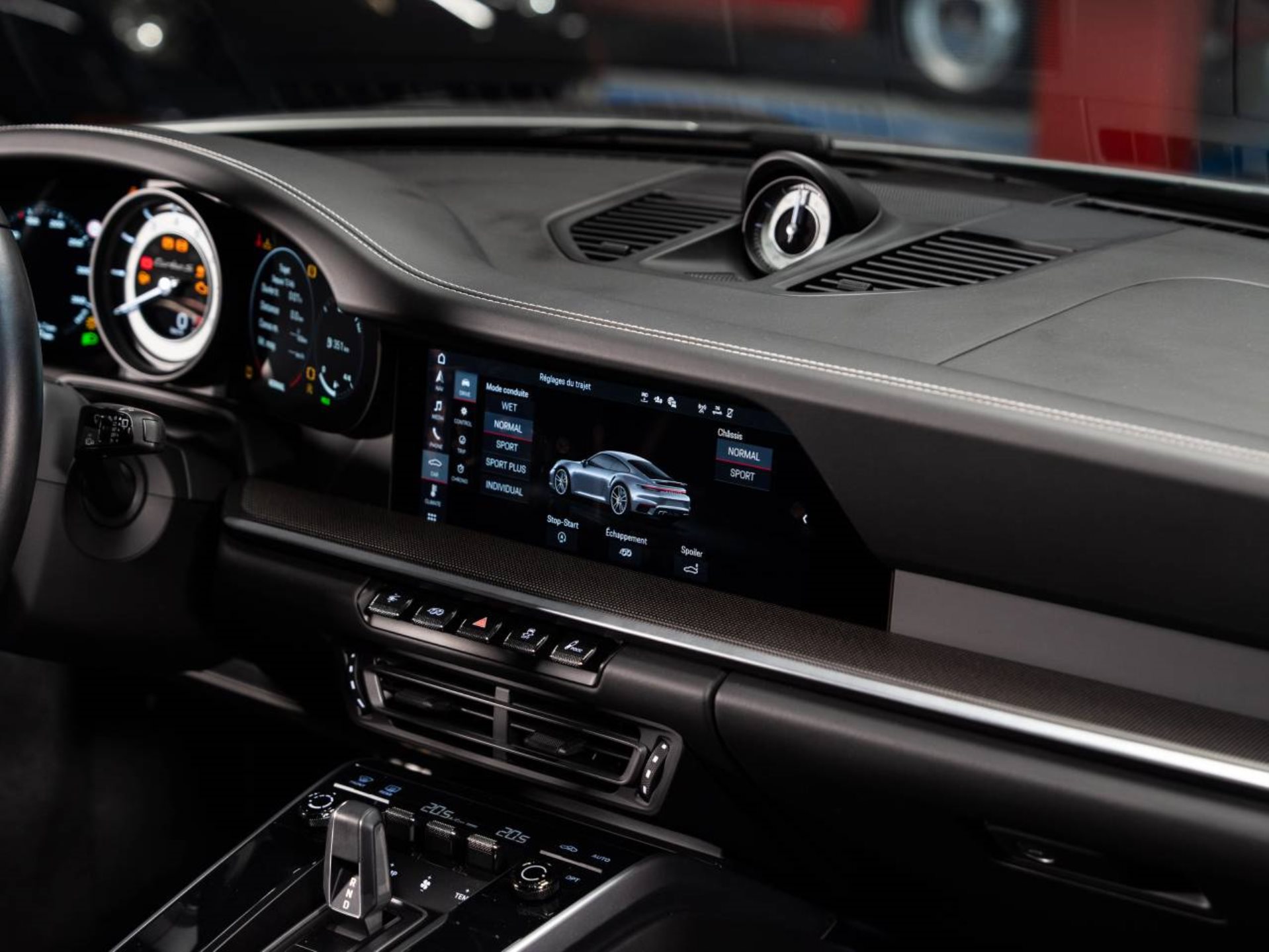 PORSCHE 911 Turbo S-image-21