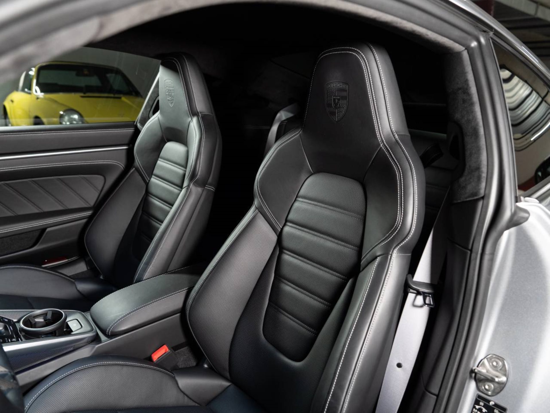 PORSCHE 911 Turbo S-image-24