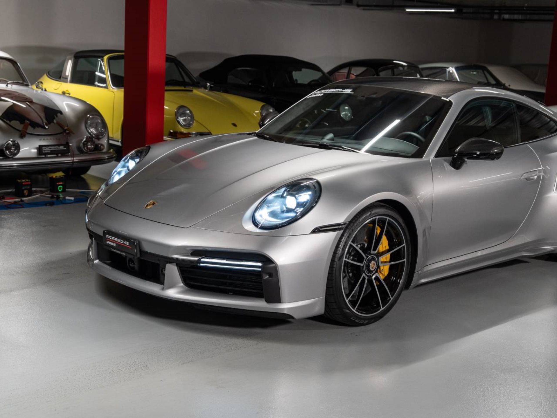 PORSCHE 911 Turbo S-image-6
