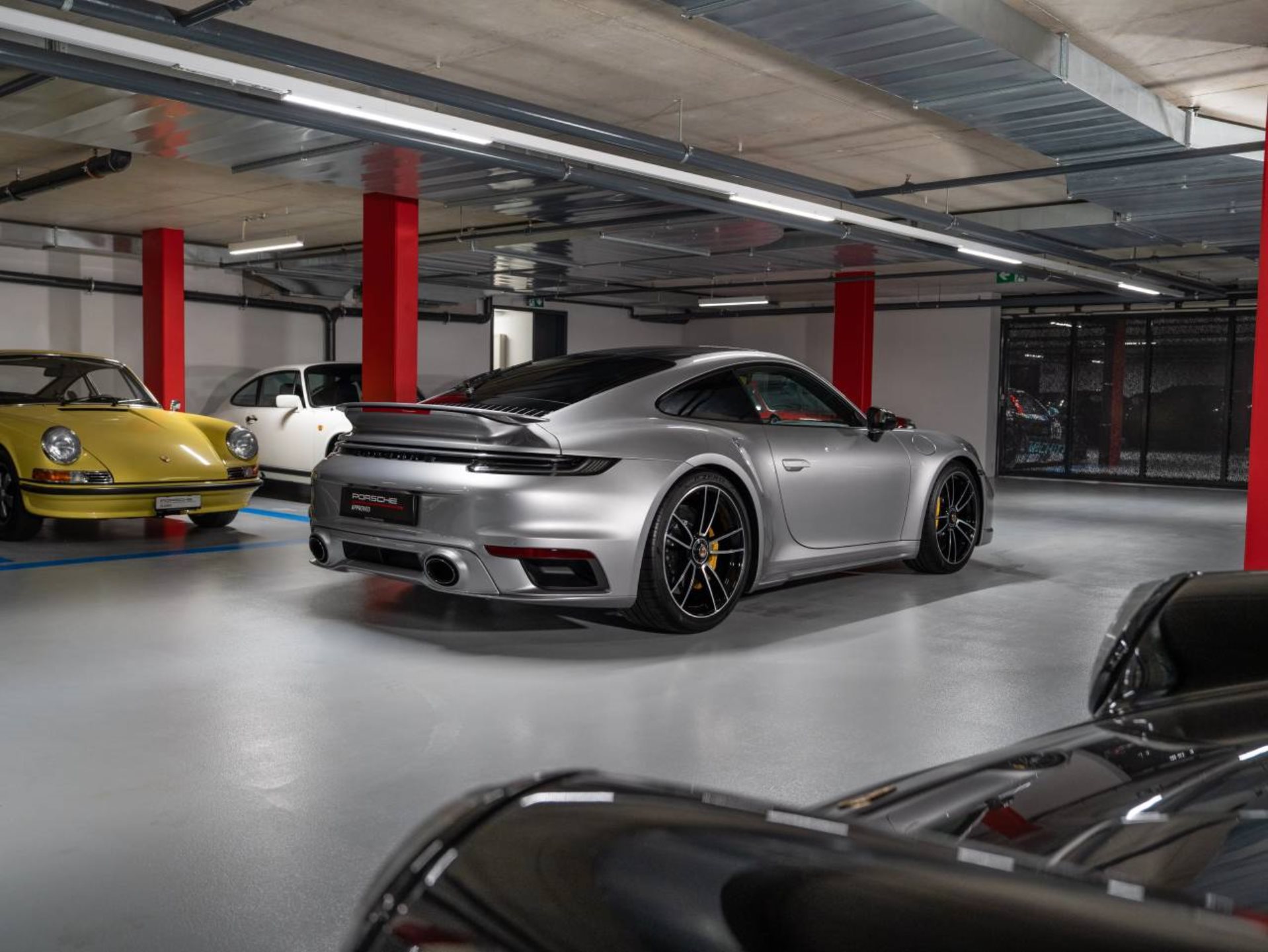 PORSCHE 911 Turbo S-showroom-element-3