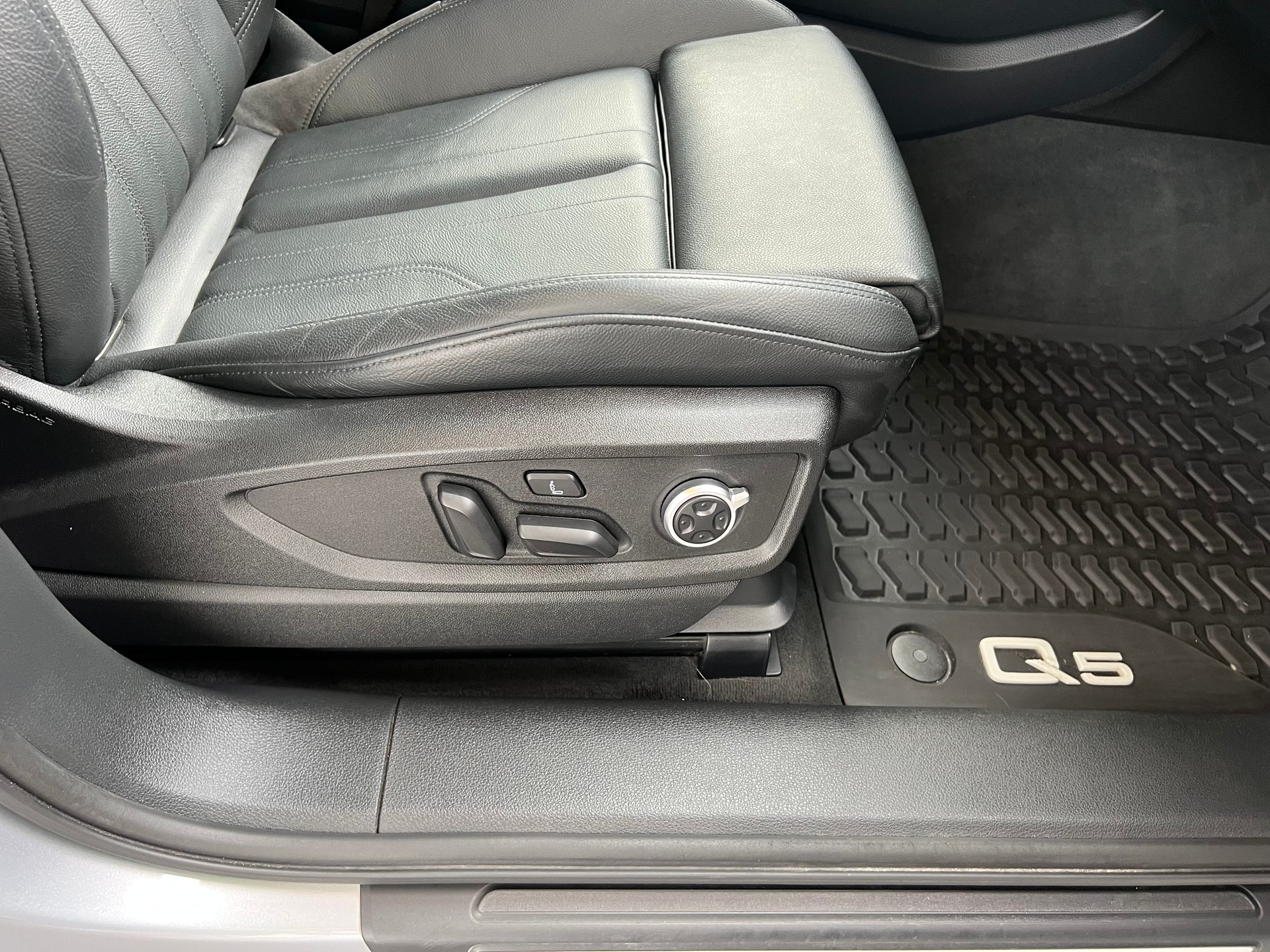 AUDI Q5 3.0 TDI S-Line sport 4x4 tiptronic *** Leder * Head-Up Display * Matrix LED Scheinwerfer * Bang & Olufsen Sound ***-image-15