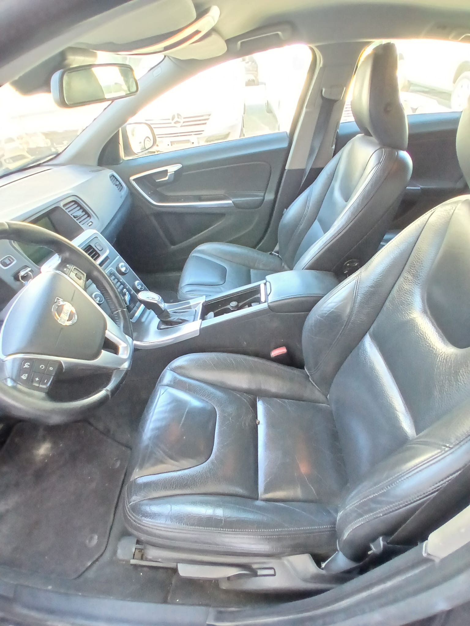 VOLVO V60 D4 Momentum Geartronic-image-9