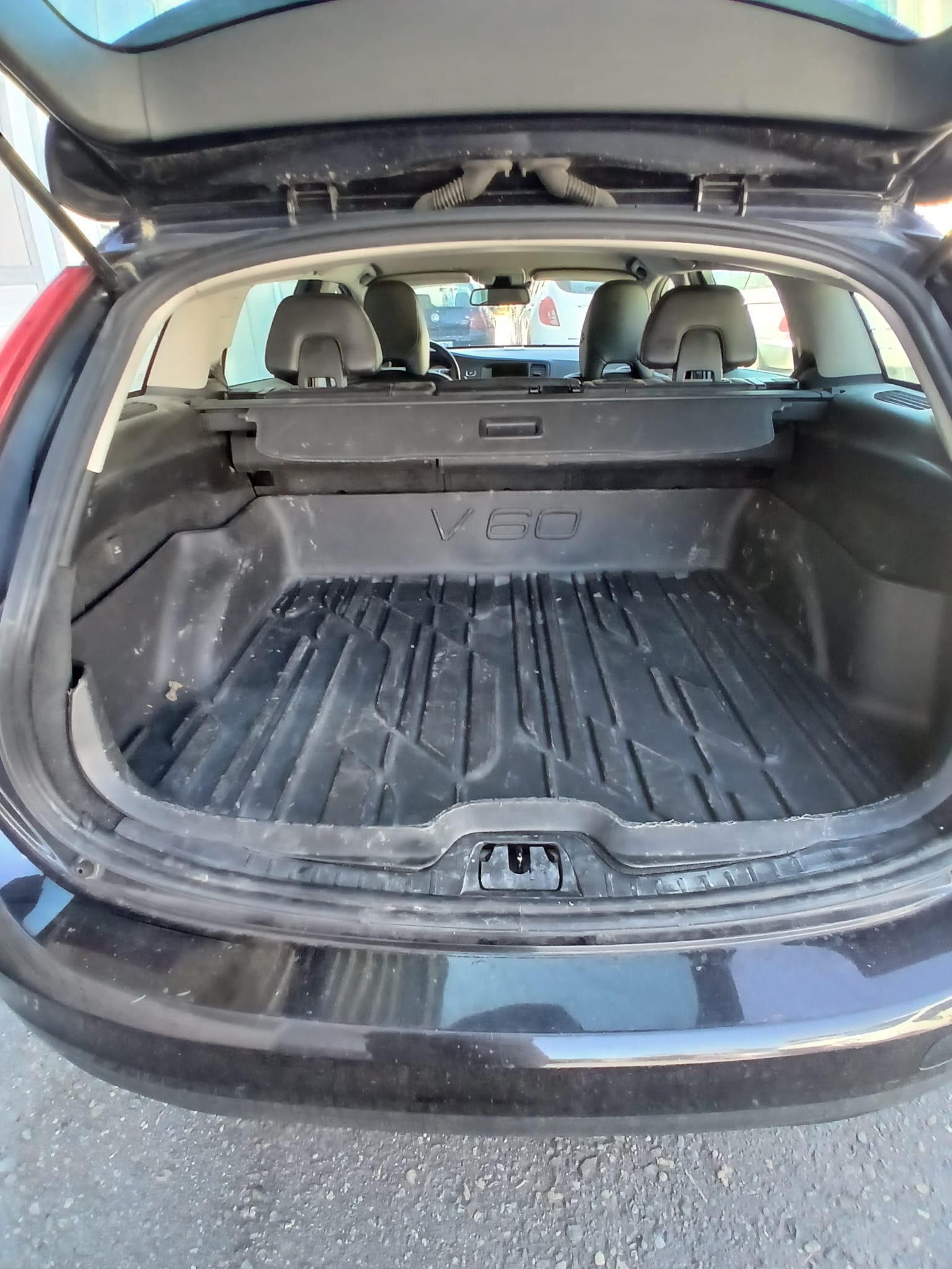 VOLVO V60 D4 Momentum Geartronic-image-7
