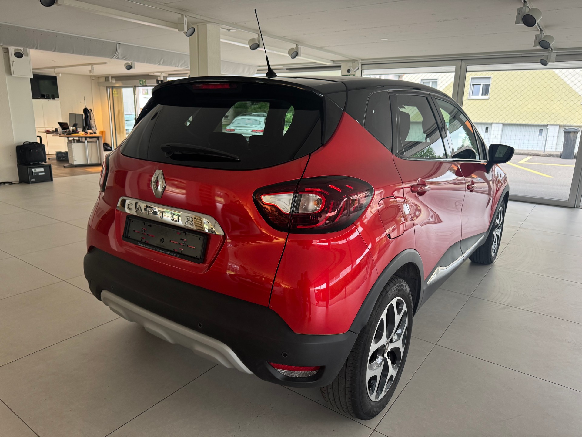 RENAULT Captur 0.9 12V Intens-image-5