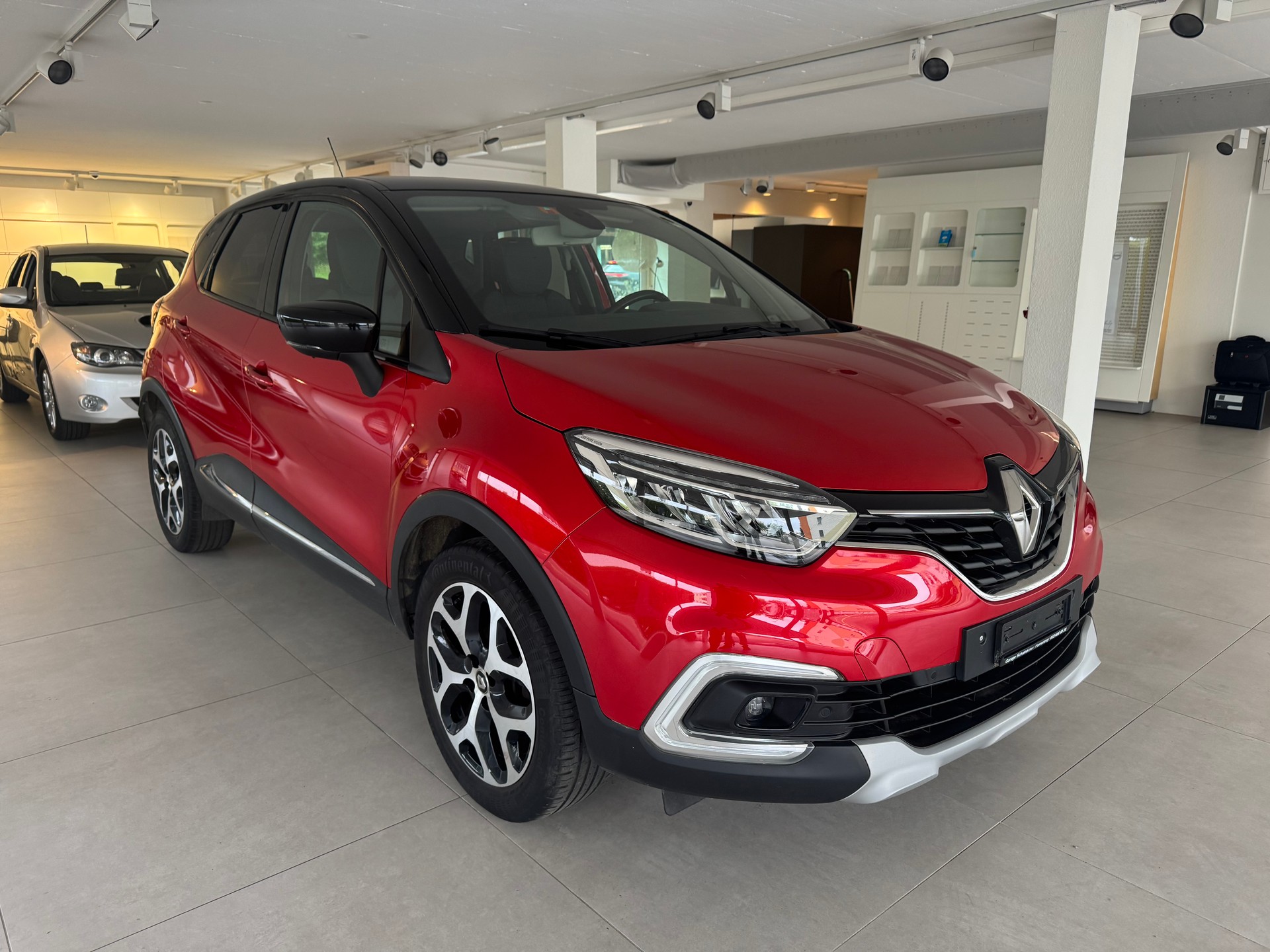 RENAULT Captur 0.9 12V Intens-showroom-element-1