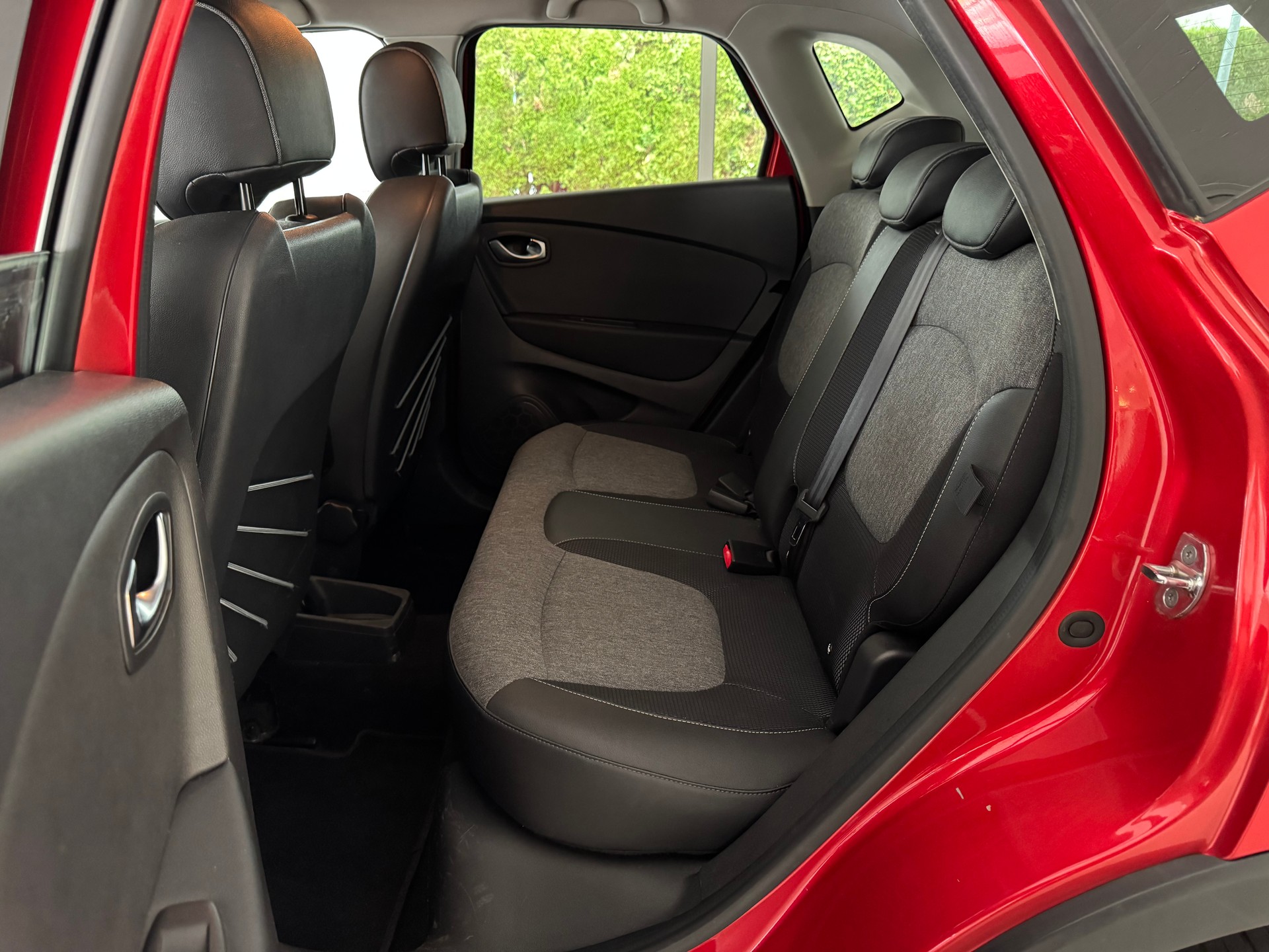 RENAULT Captur 0.9 12V Intens-image-12