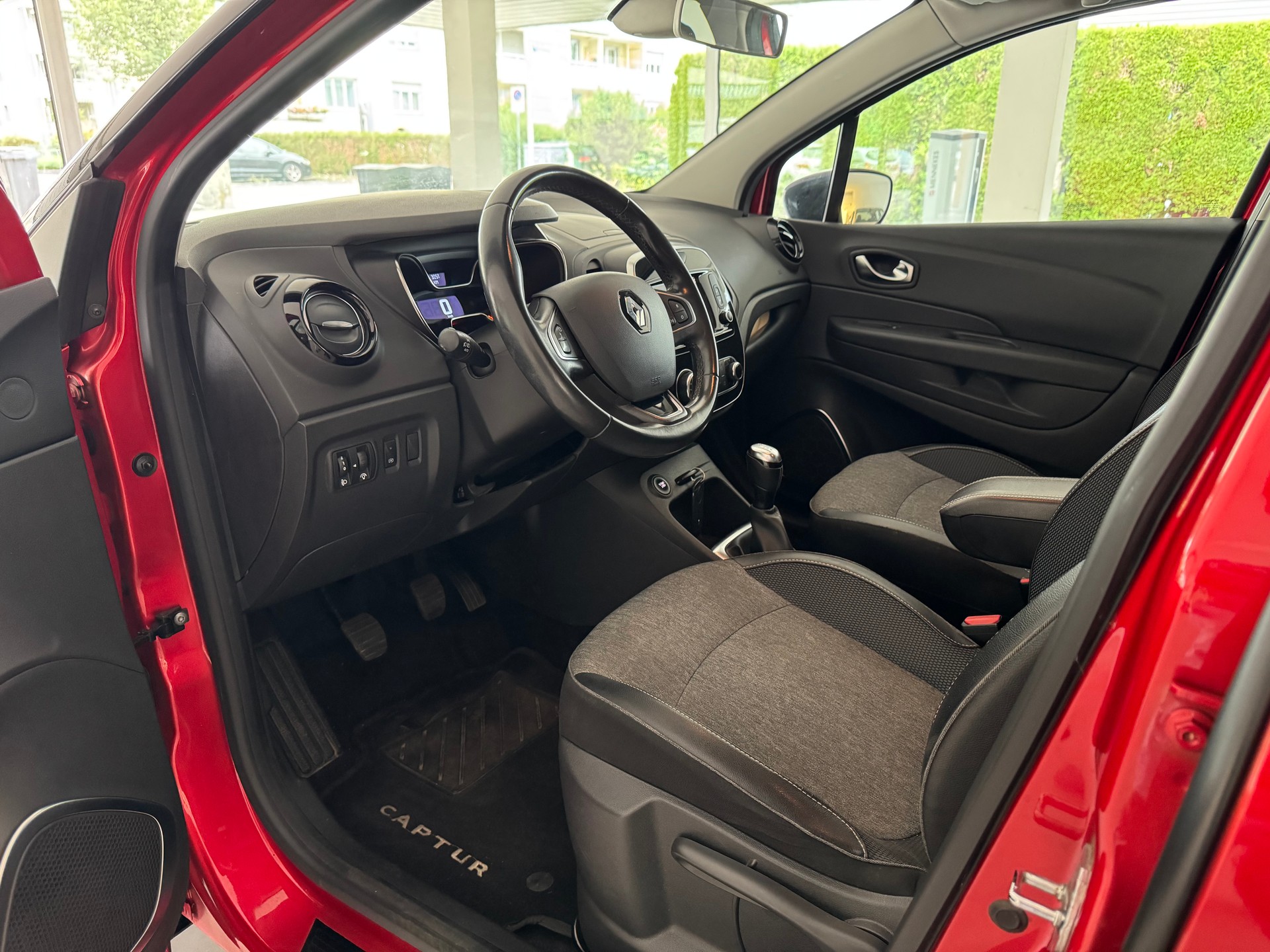 RENAULT Captur 0.9 12V Intens-image-9