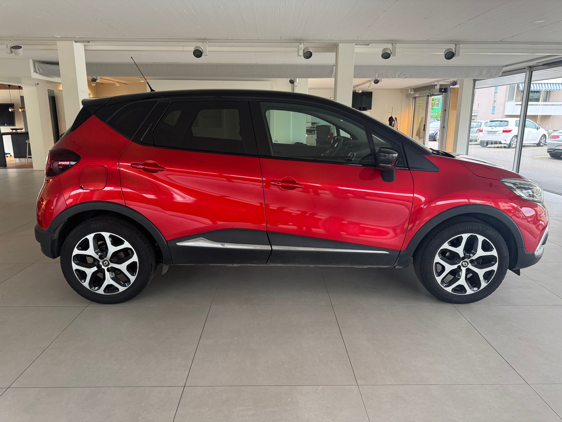 RENAULT Captur 0.9 12V Intens-showroom-element-3