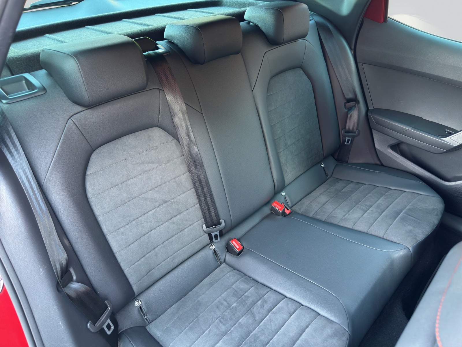 SEAT Arona 1.5 Eco TSI Hola FR DSG-image-8