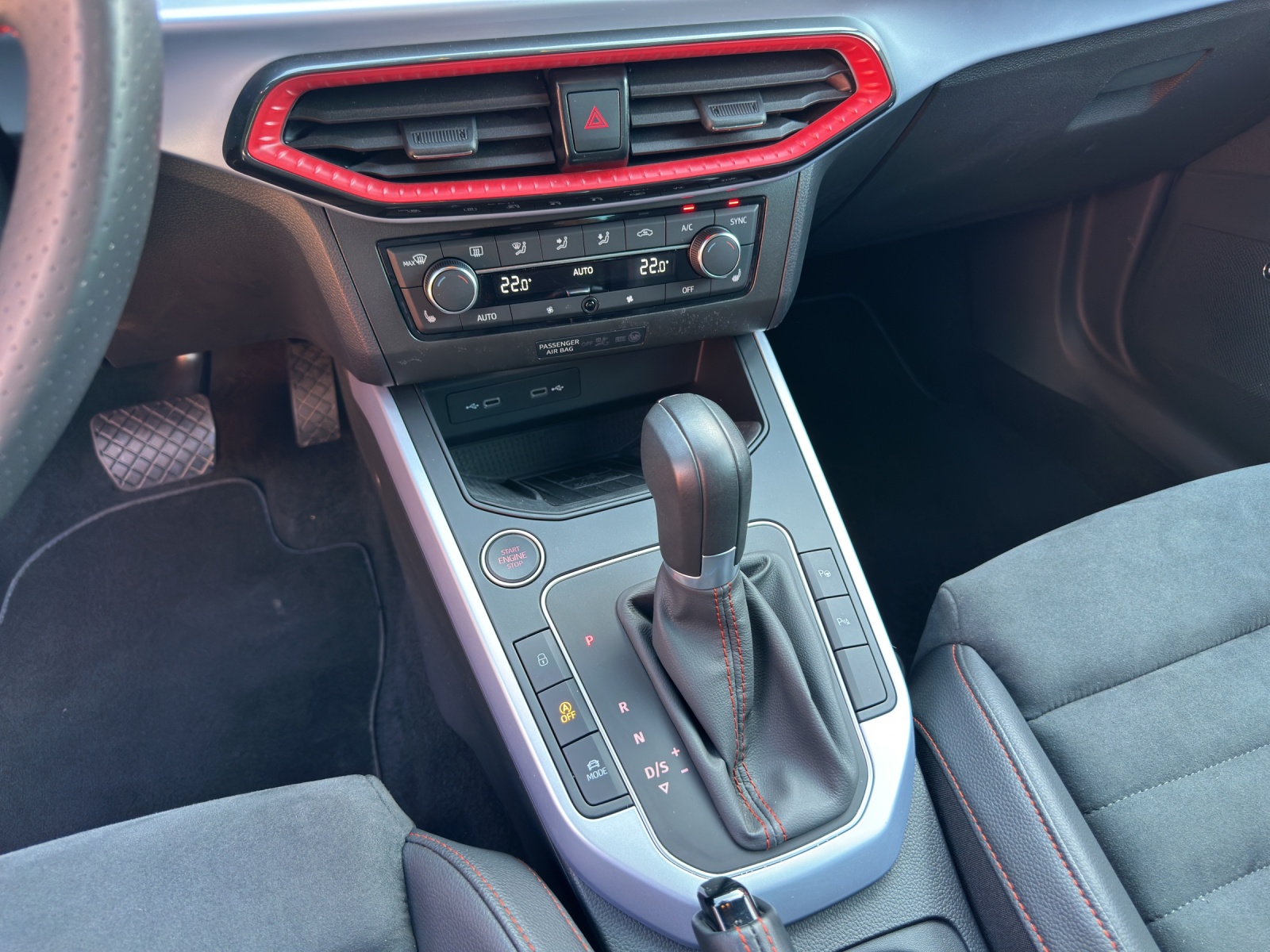 SEAT Arona 1.5 Eco TSI Hola FR DSG-image-13