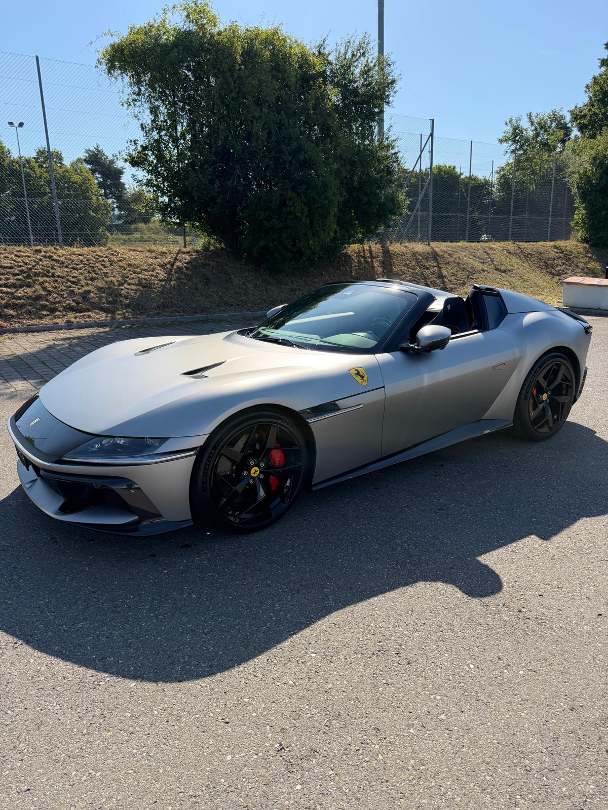 FERRARI 12 Cilindri Spider-showroom-element-1