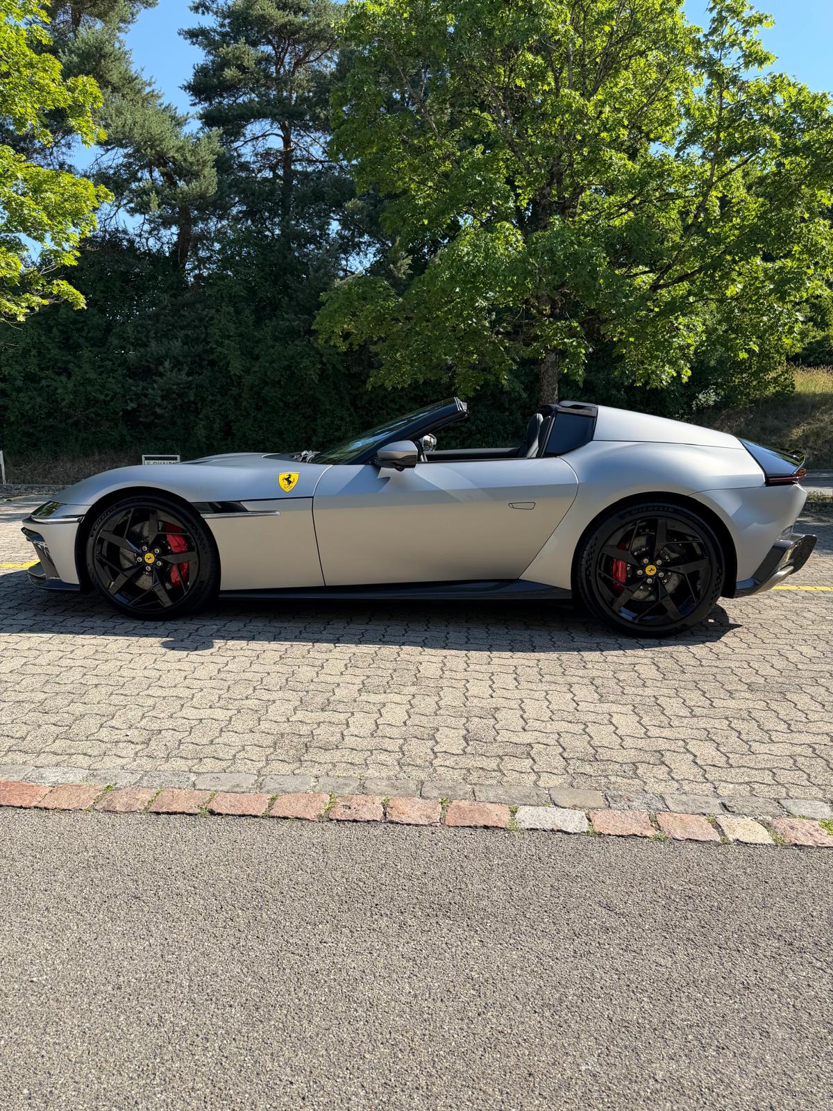 FERRARI 12 Cilindri Spider-image-13