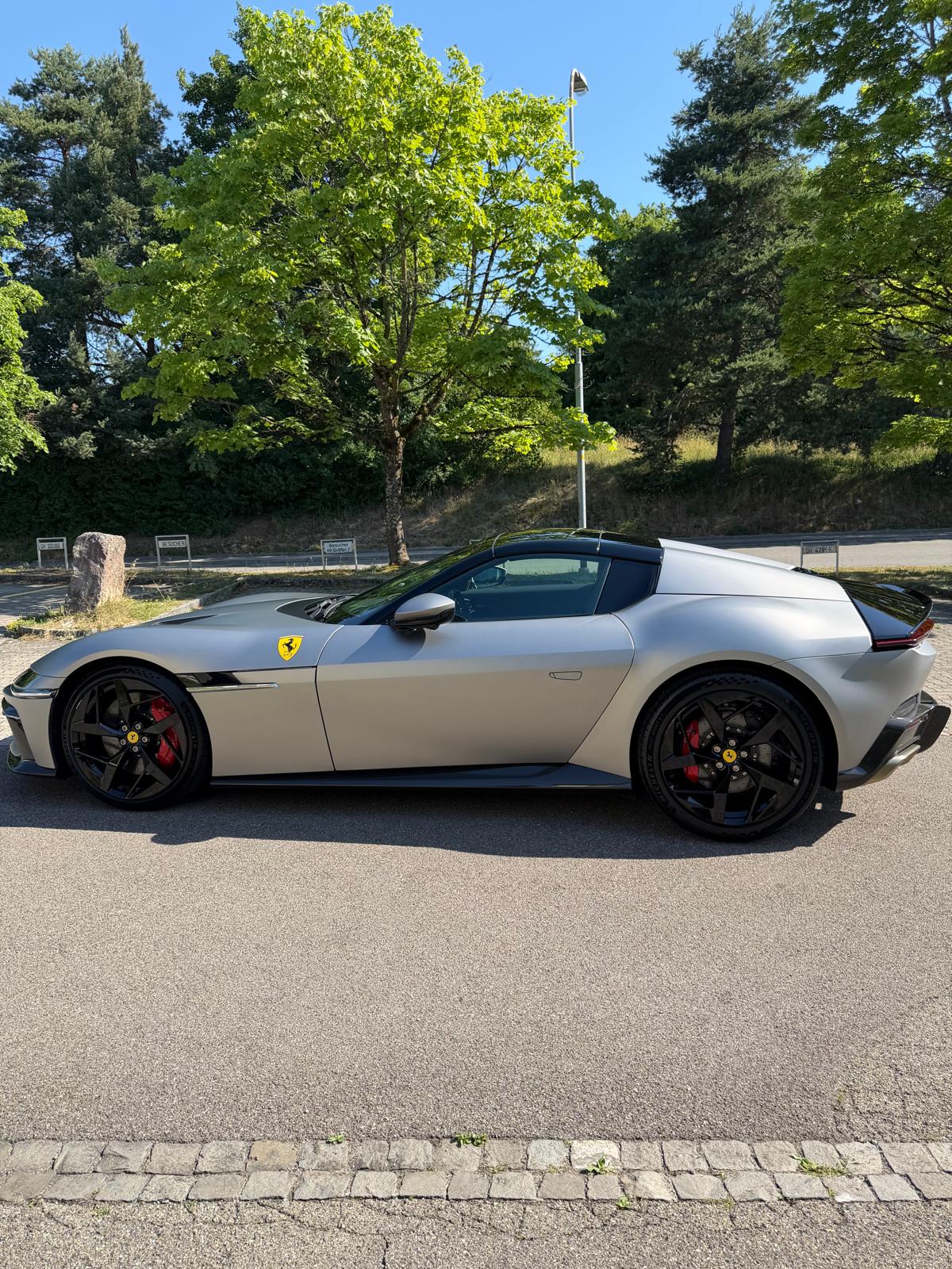 FERRARI 12 Cilindri Spider-image-14