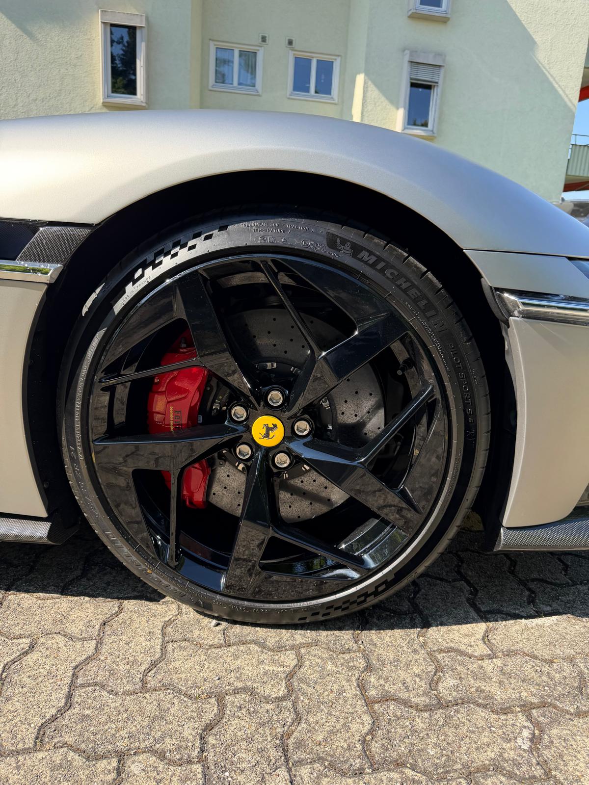 FERRARI 12 Cilindri Spider-image-24