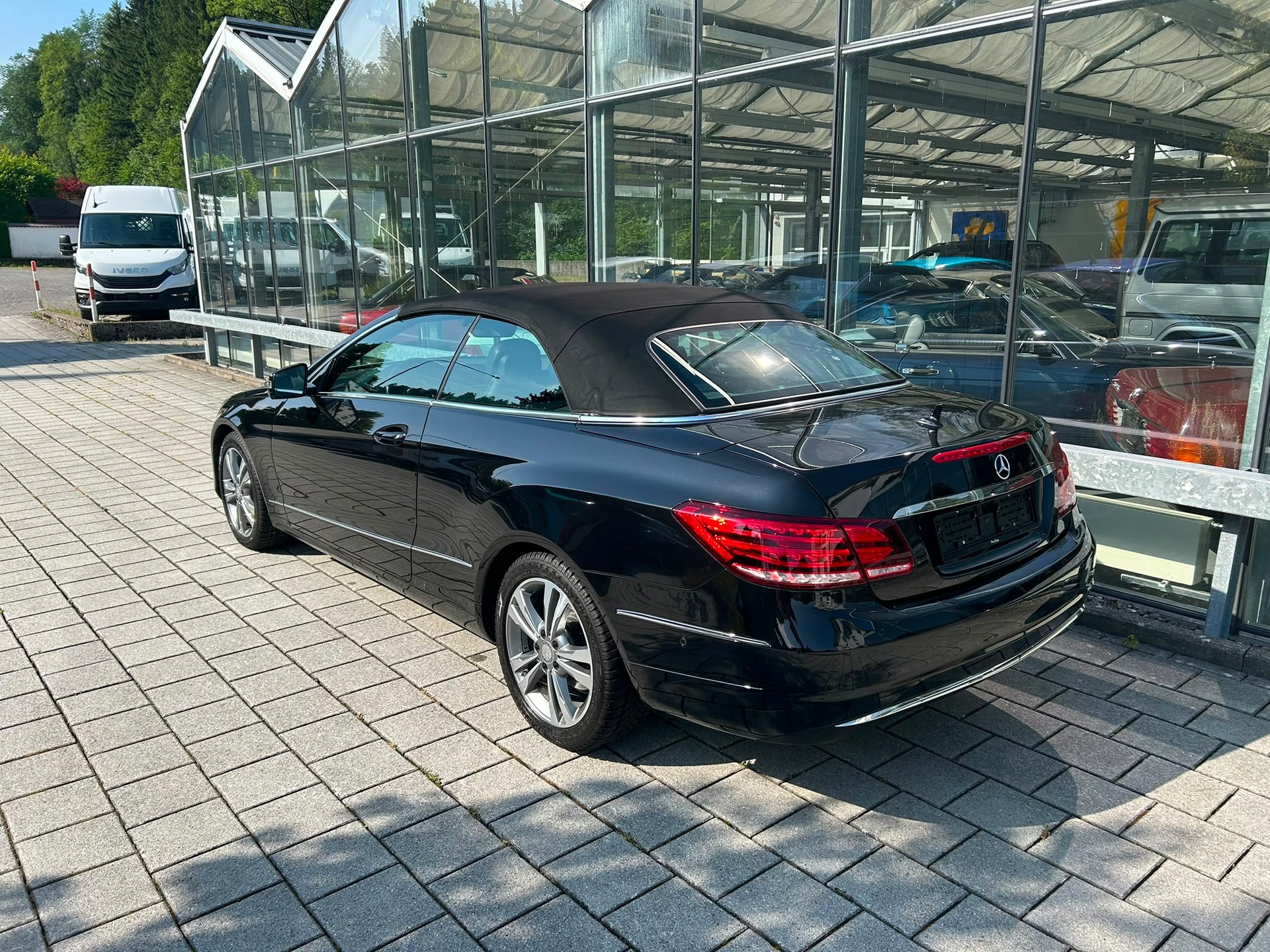 MERCEDES-BENZ E 250 7G-Tronic-image-4