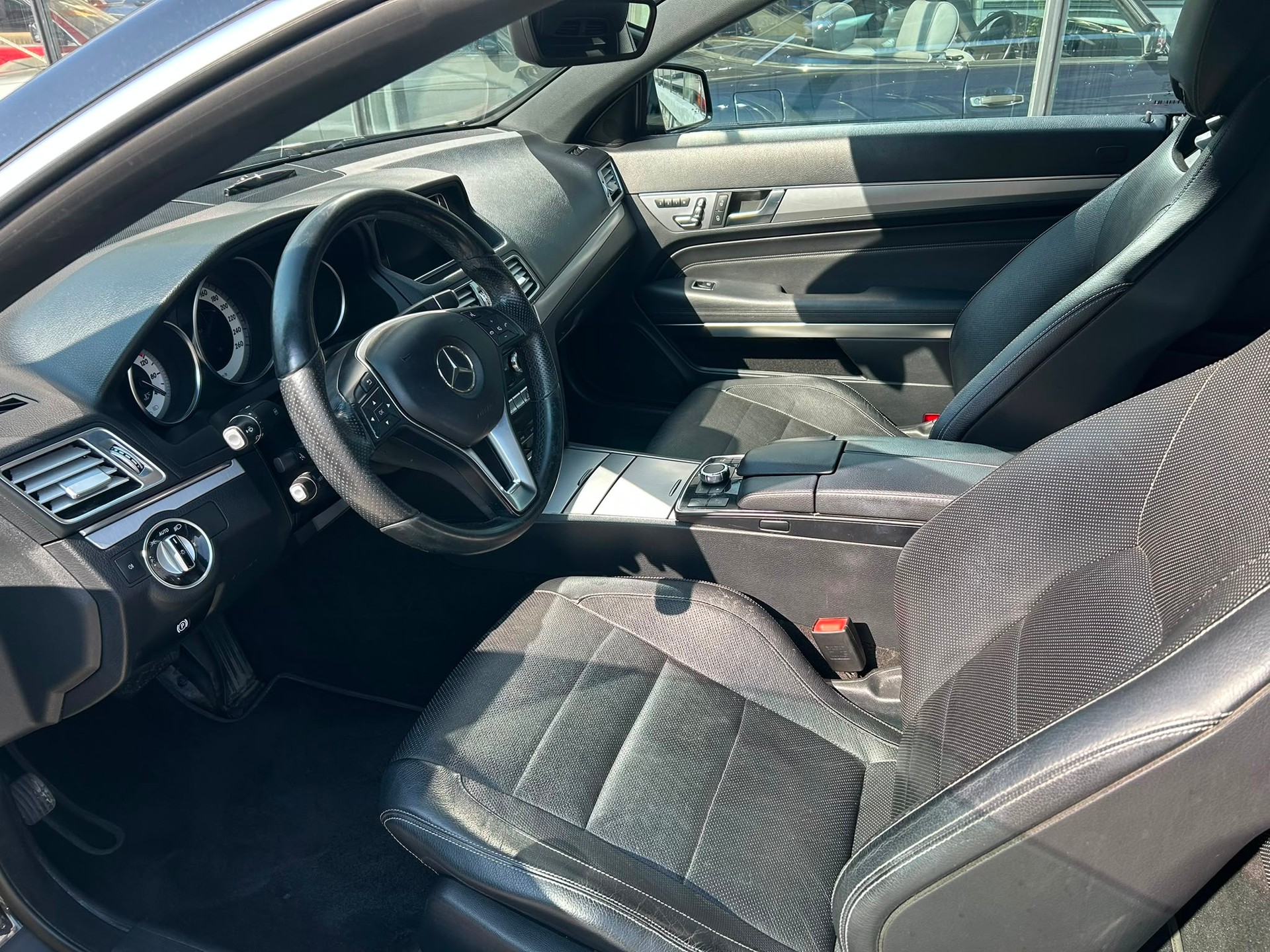MERCEDES-BENZ E 250 7G-Tronic-image-7