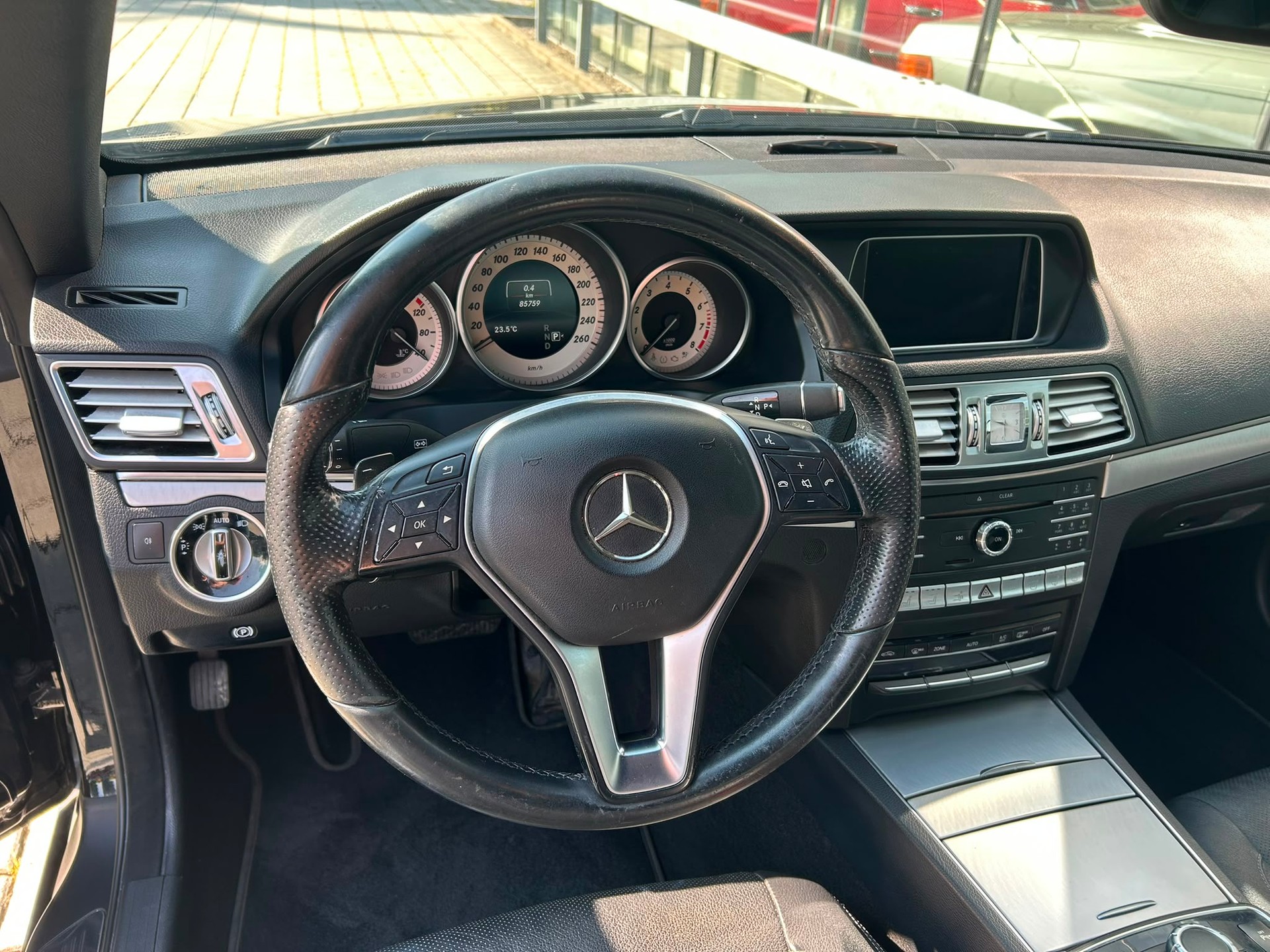 MERCEDES-BENZ E 250 7G-Tronic-image-8