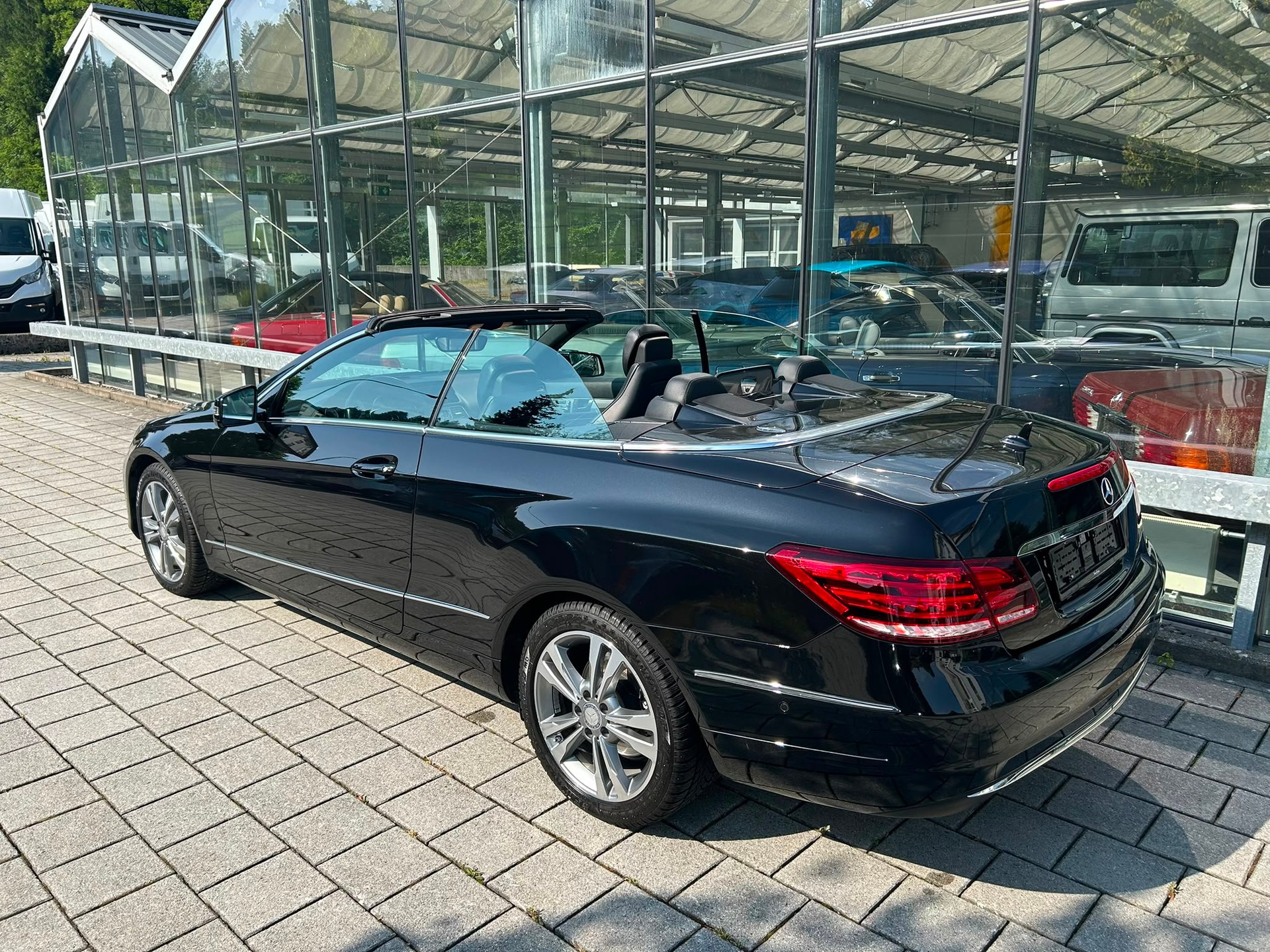 MERCEDES-BENZ E 250 7G-Tronic-image-15