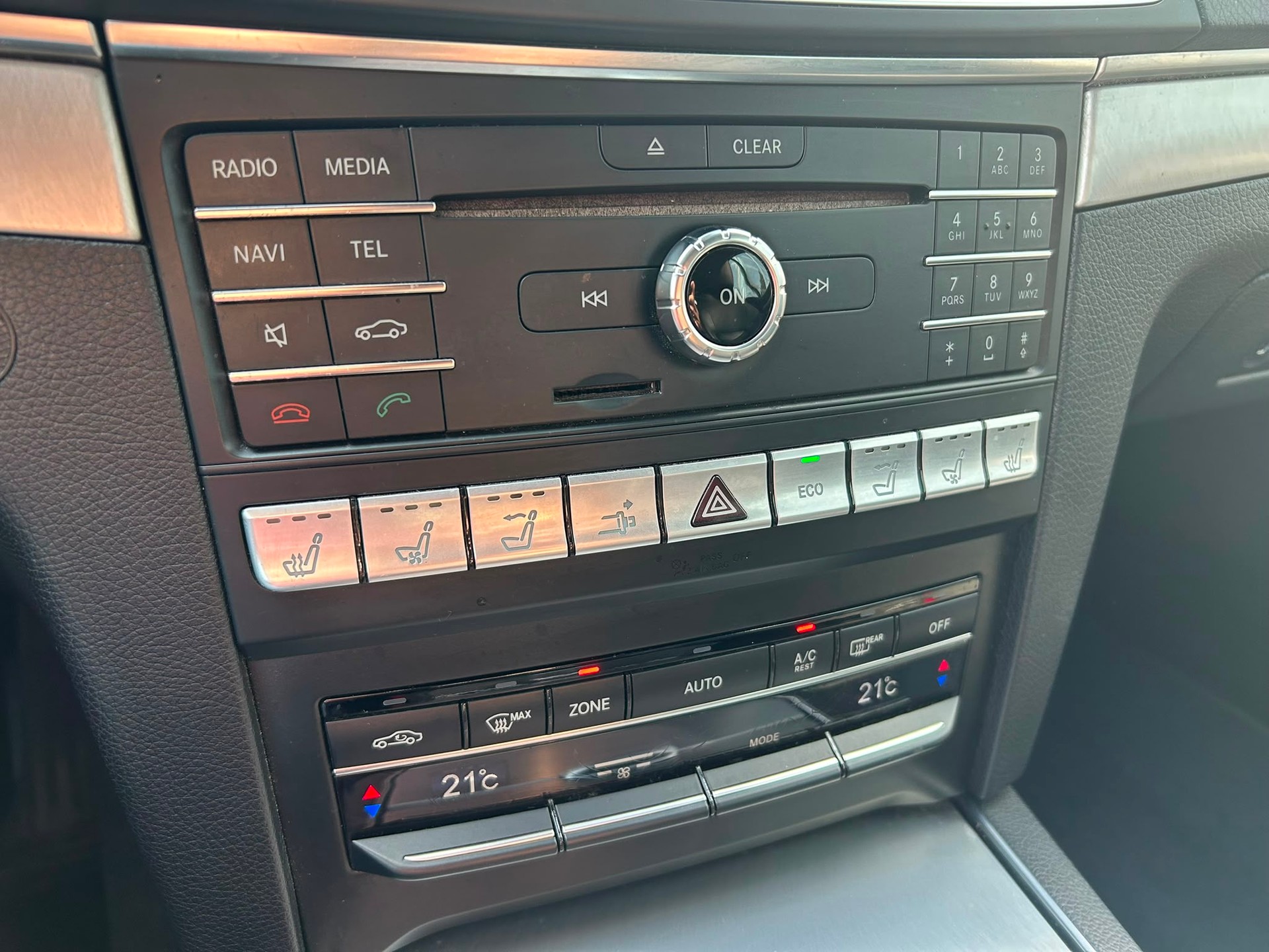 MERCEDES-BENZ E 250 7G-Tronic-image-9