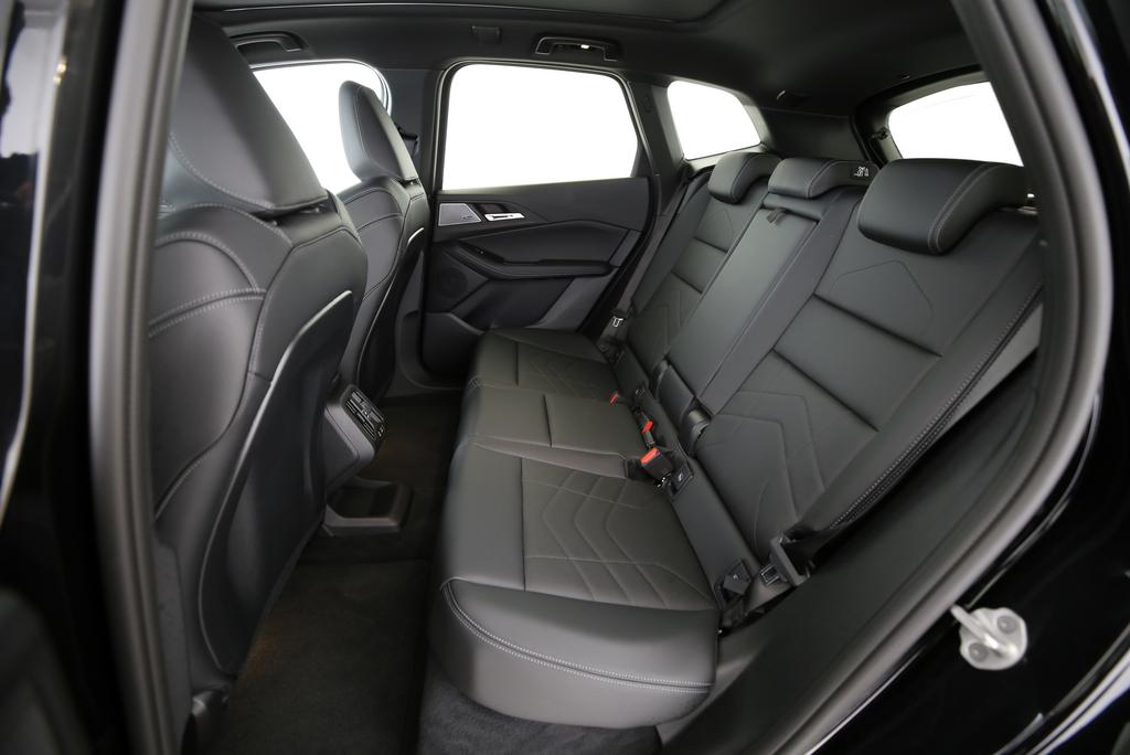 BMW 230e xDrive paddles Active Tourer-image-13