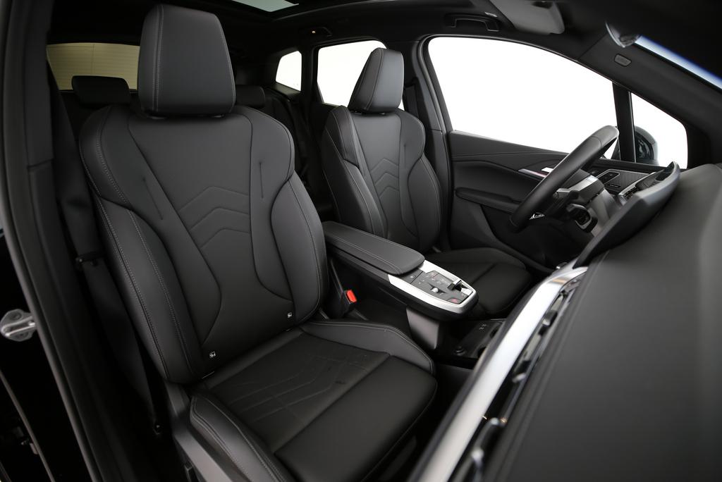 BMW 230e xDrive paddles Active Tourer-image-12