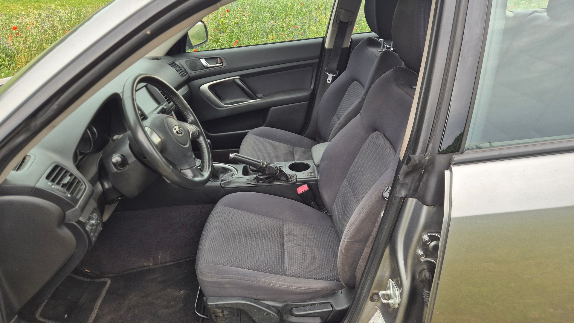 SUBARU Legacy 2.0R AWD Swiss-image-4