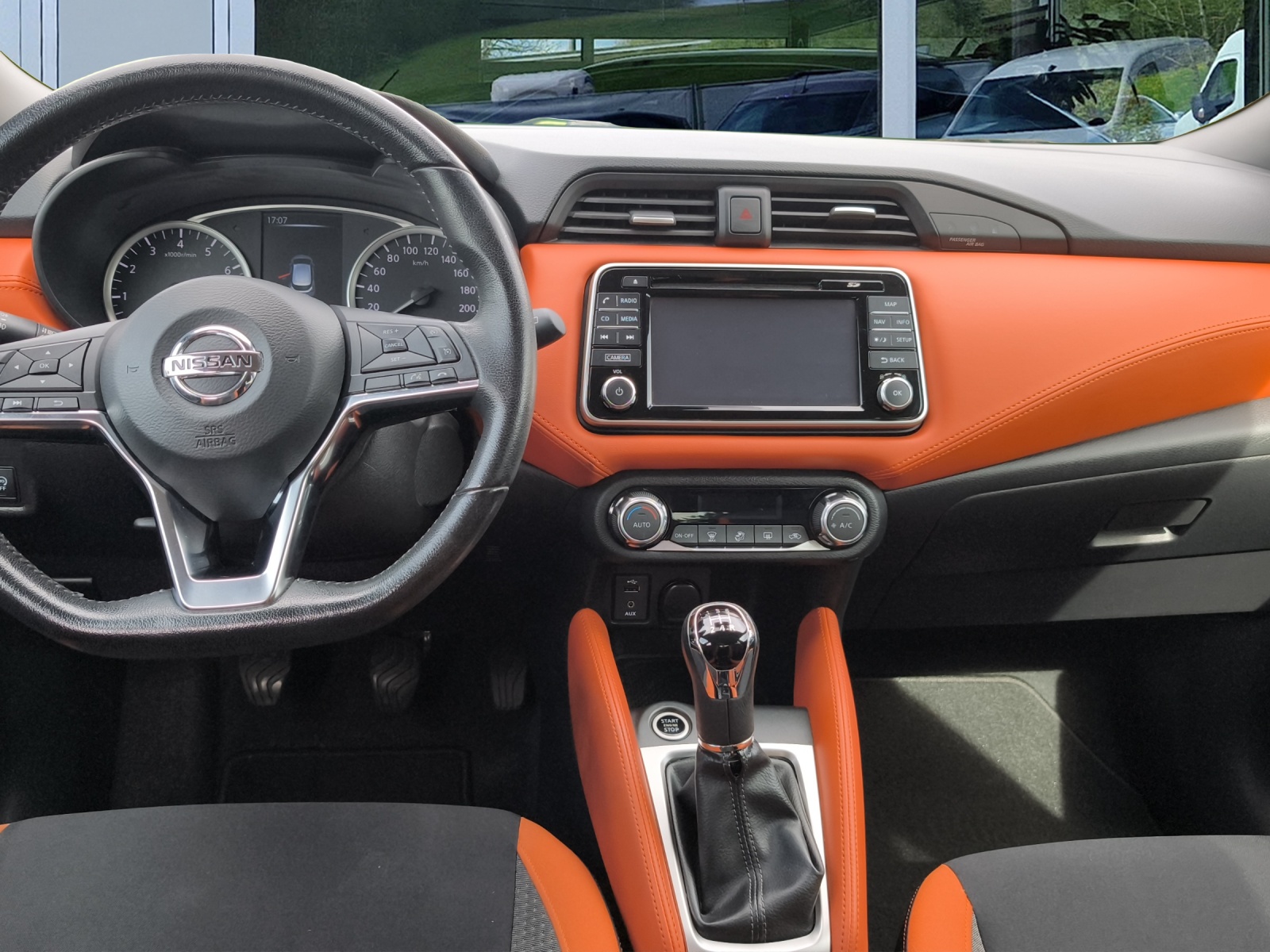 NISSAN Micra 0.9 IG-T N-Connecta-image-9