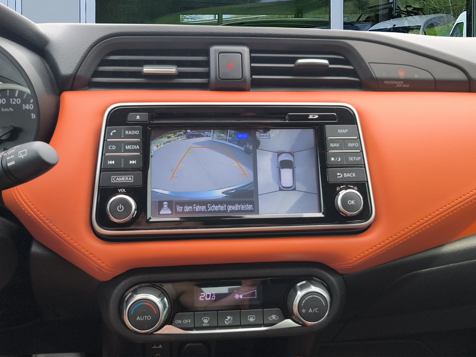 NISSAN Micra 0.9 IG-T N-Connecta-image-11