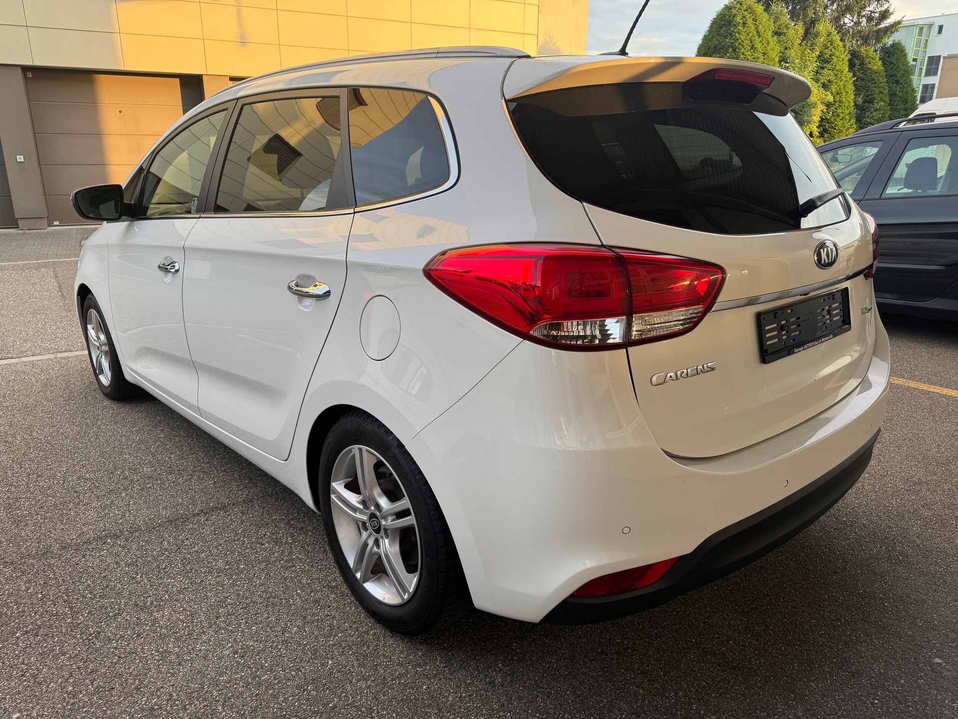 KIA Carens 1.7 CRDi 7 Platz ** ab MFK **-showroom-element-2