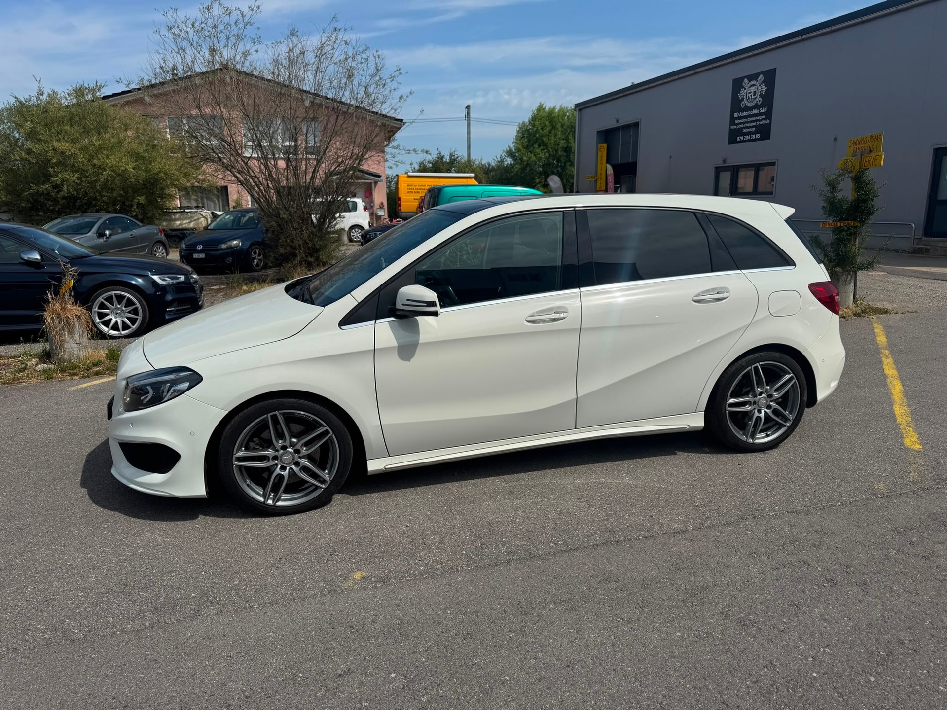 MERCEDES-BENZ B 220 AMG Line 4Matic 7G-DCT-showroom-element-1
