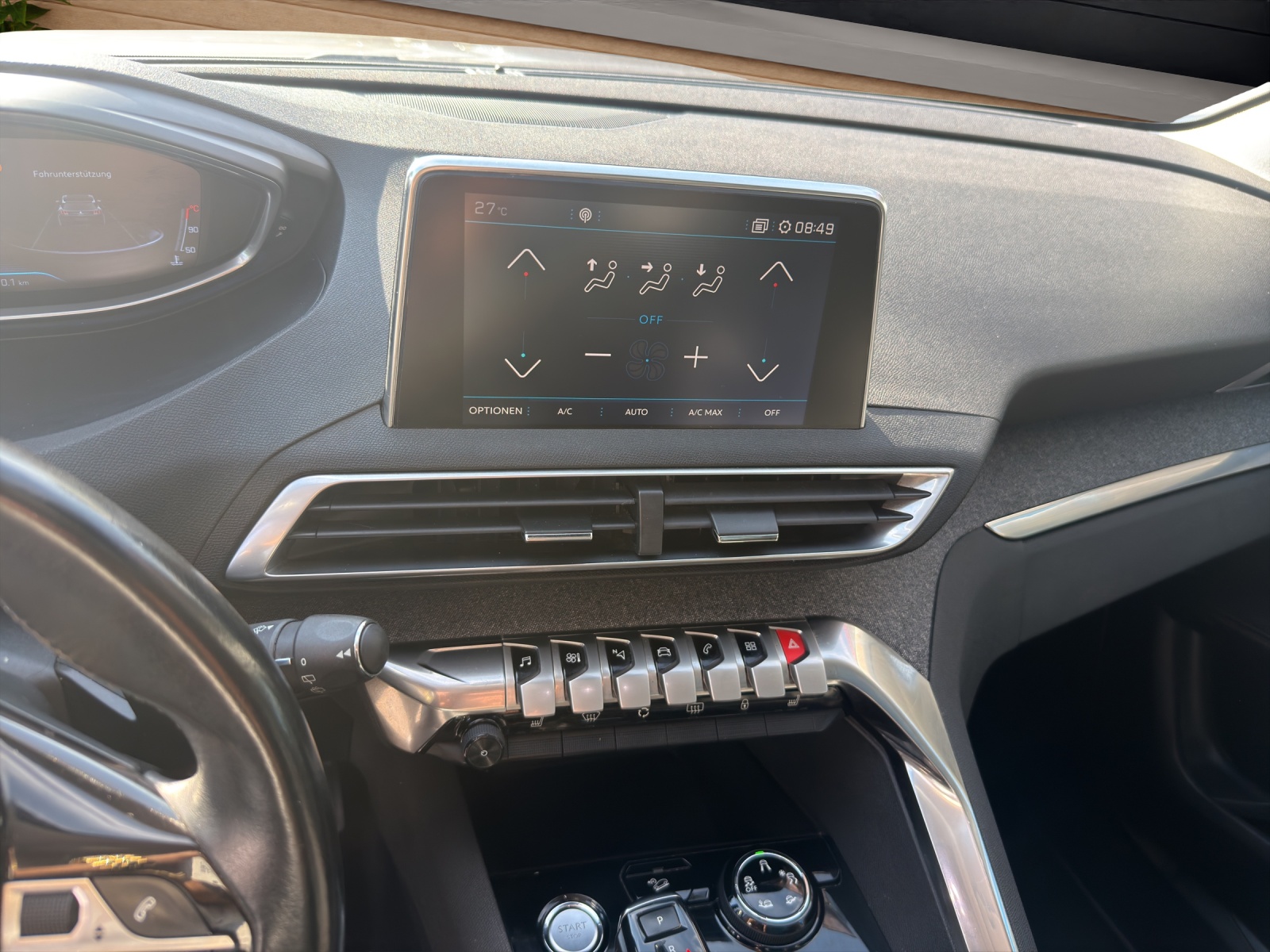 PEUGEOT 3008 1.2 PureTech Allure-image-6
