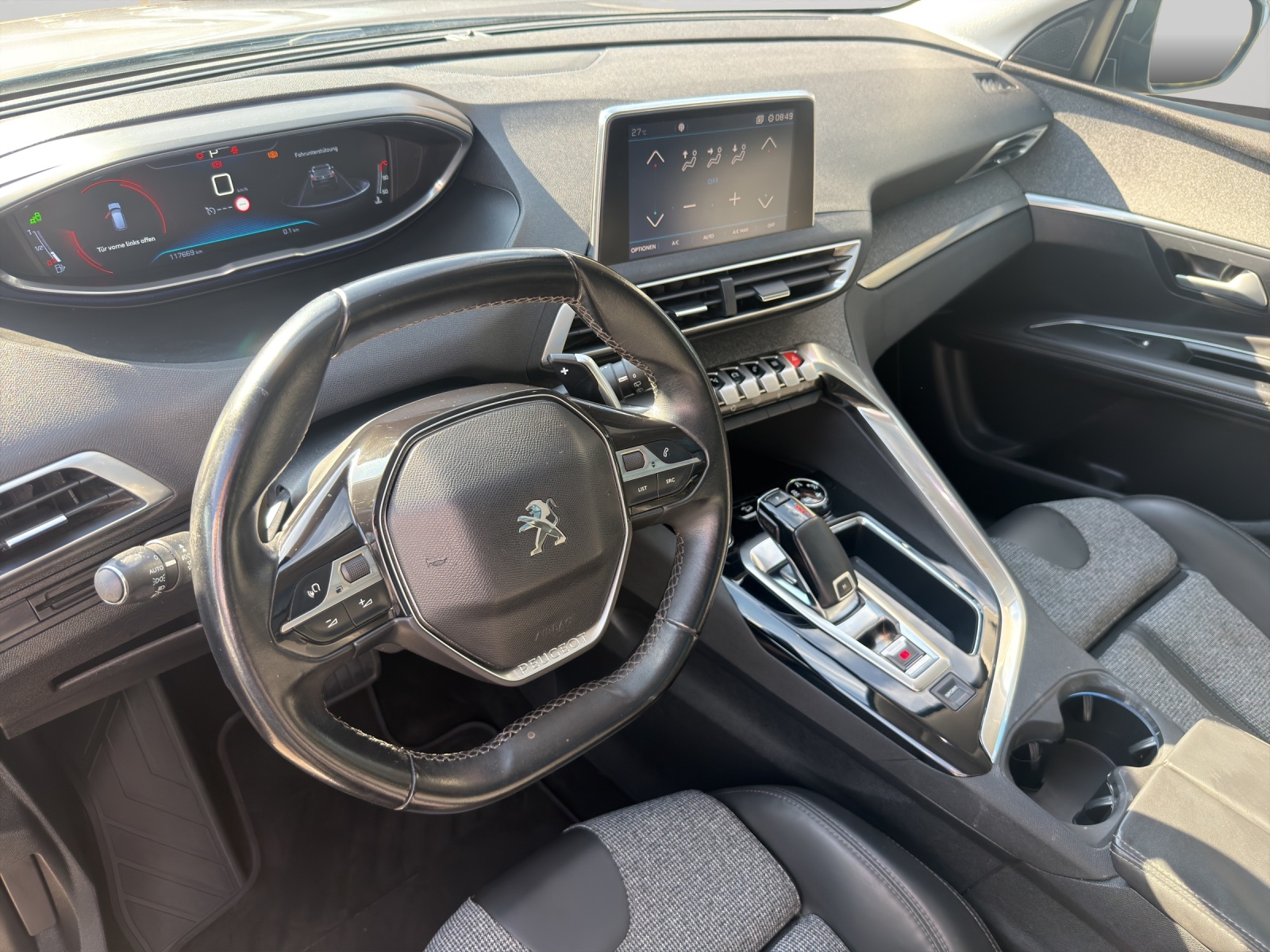 PEUGEOT 3008 1.2 PureTech Allure-image-5